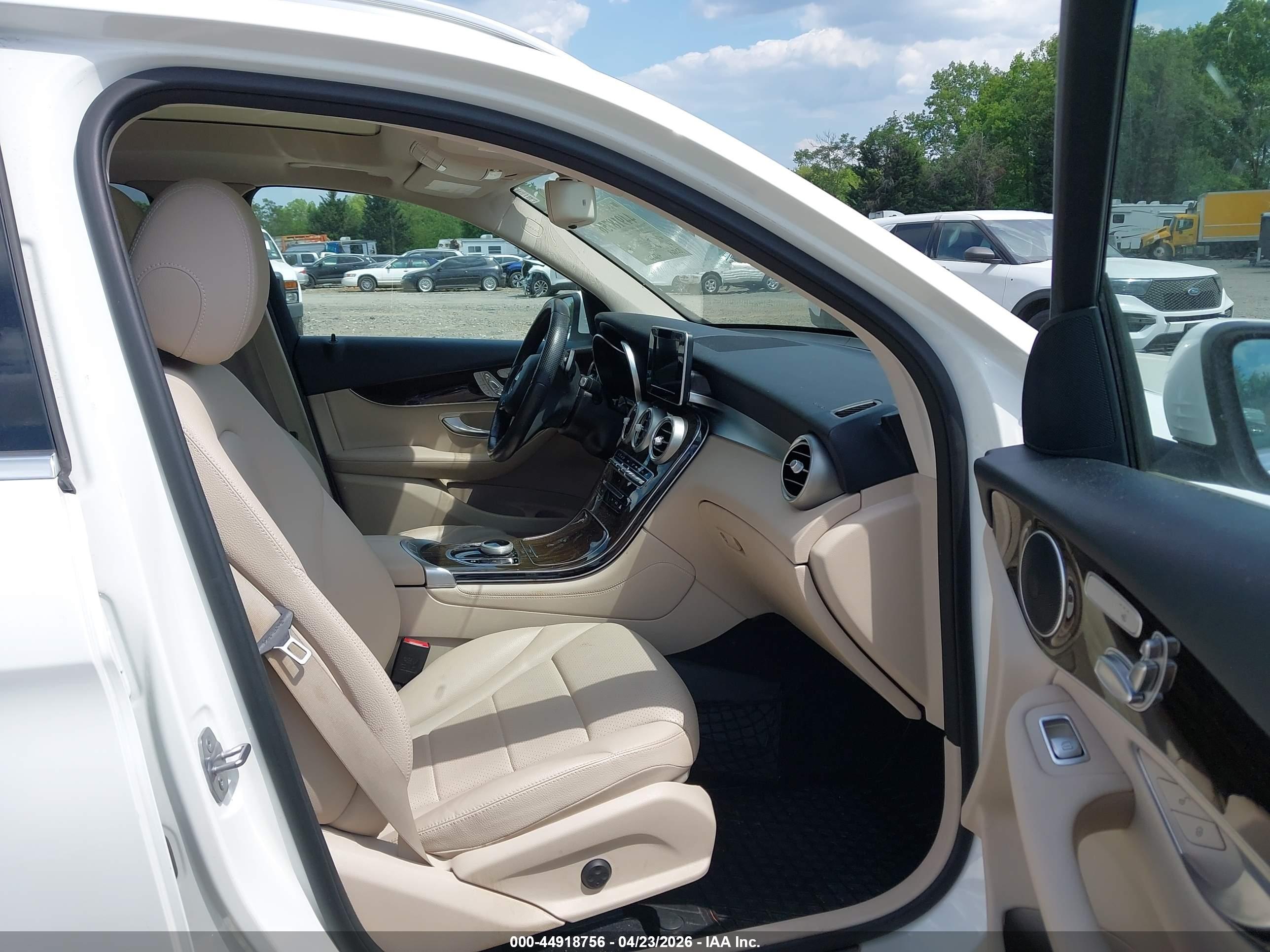 MERCEDES-BENZ GLC image 5