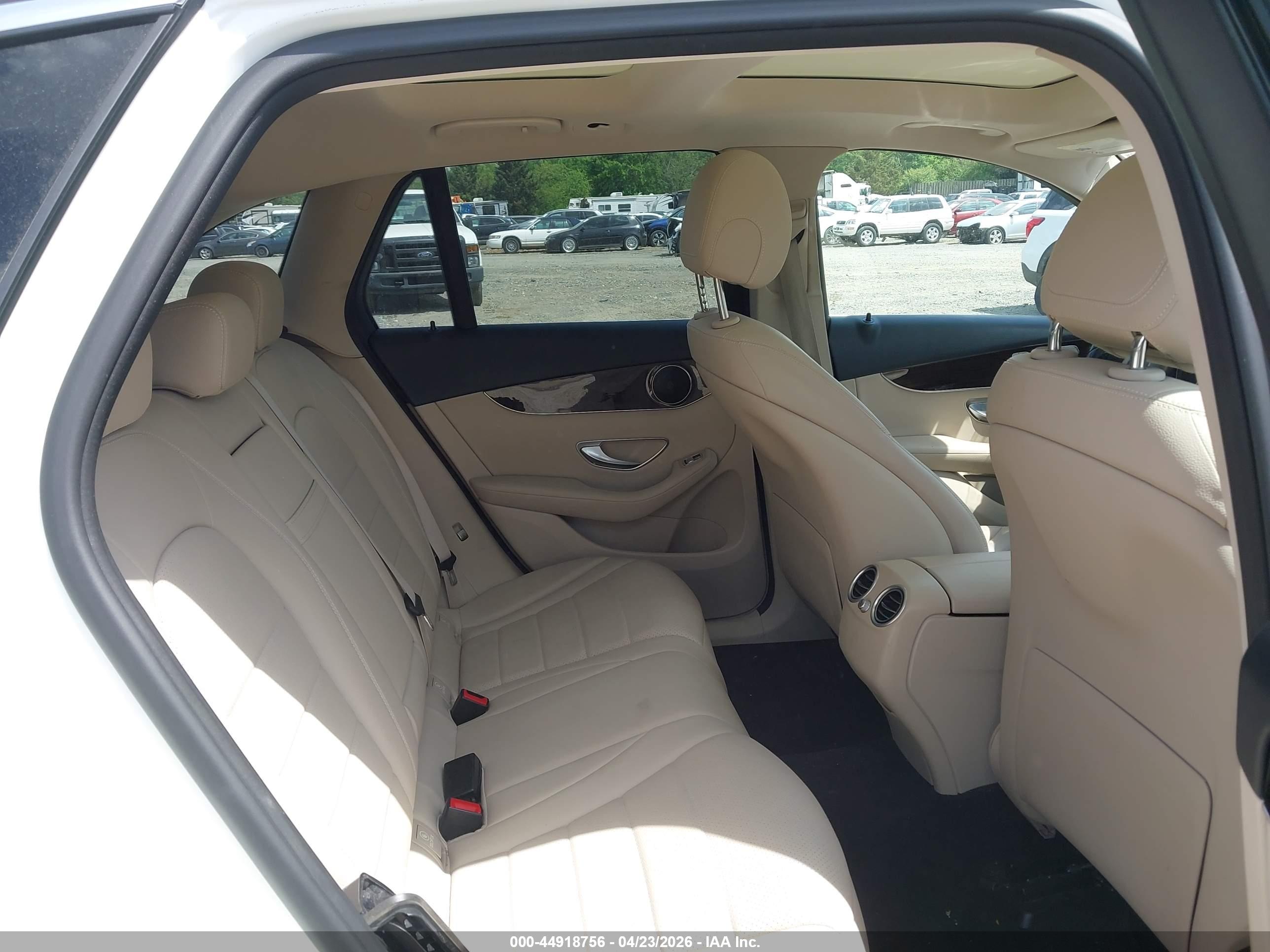 MERCEDES-BENZ GLC image 8