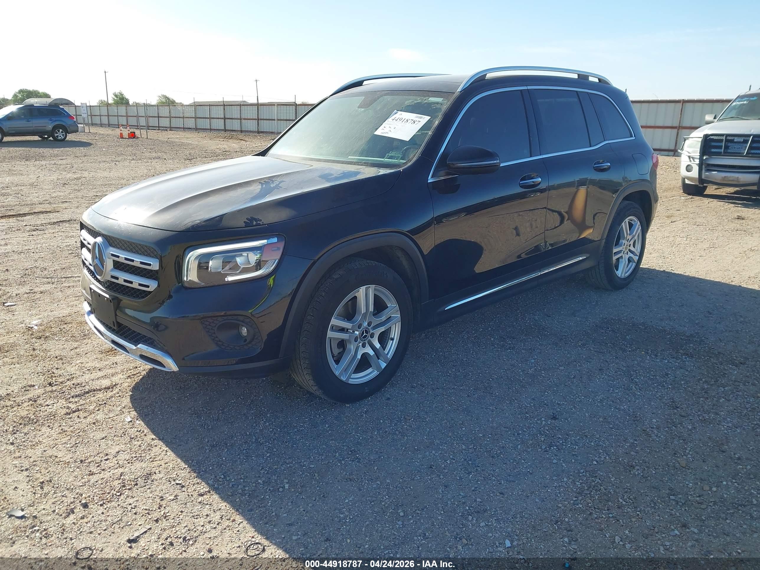 MERCEDES-BENZ GLB image 2