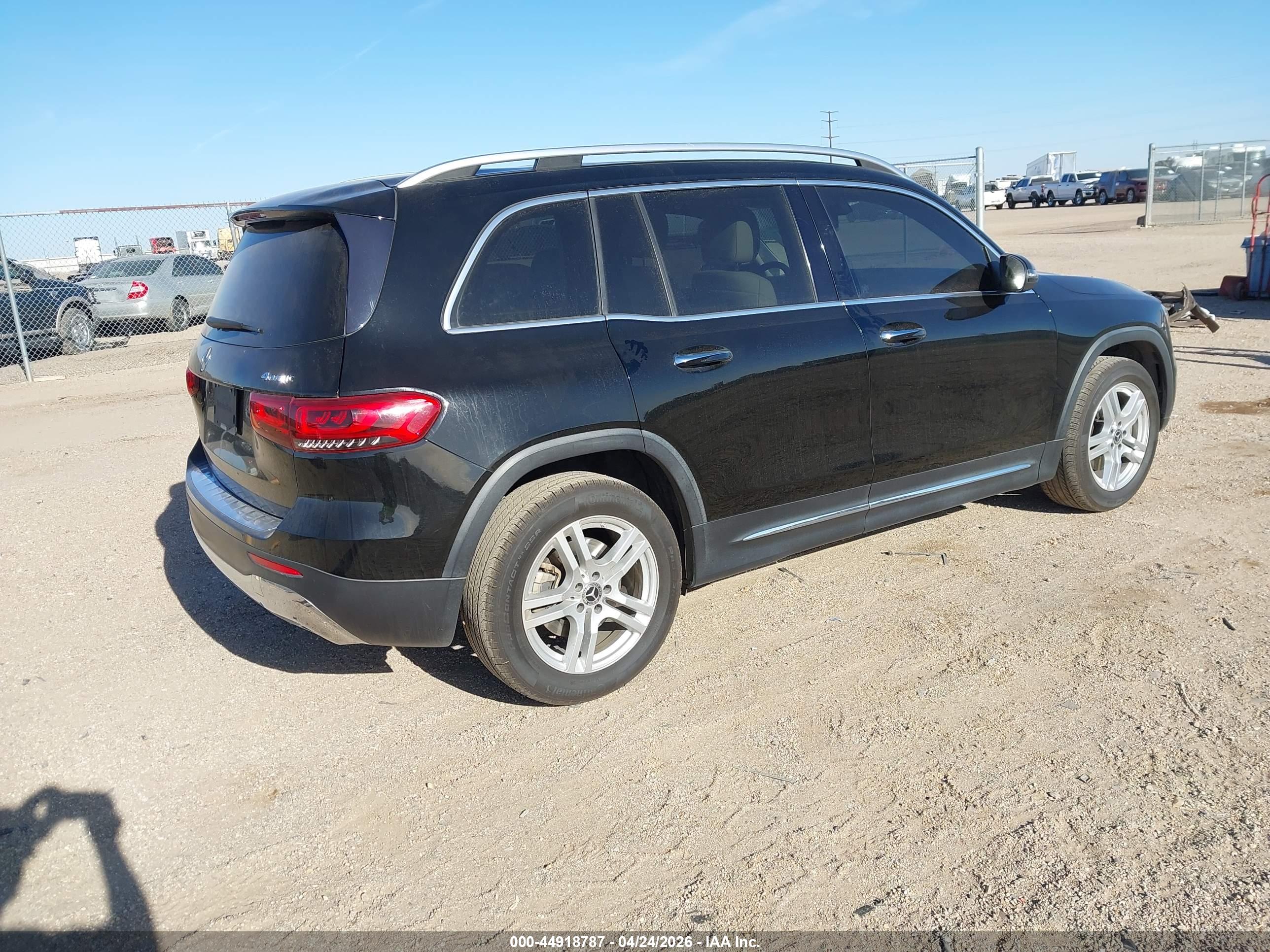 MERCEDES-BENZ GLB image 4