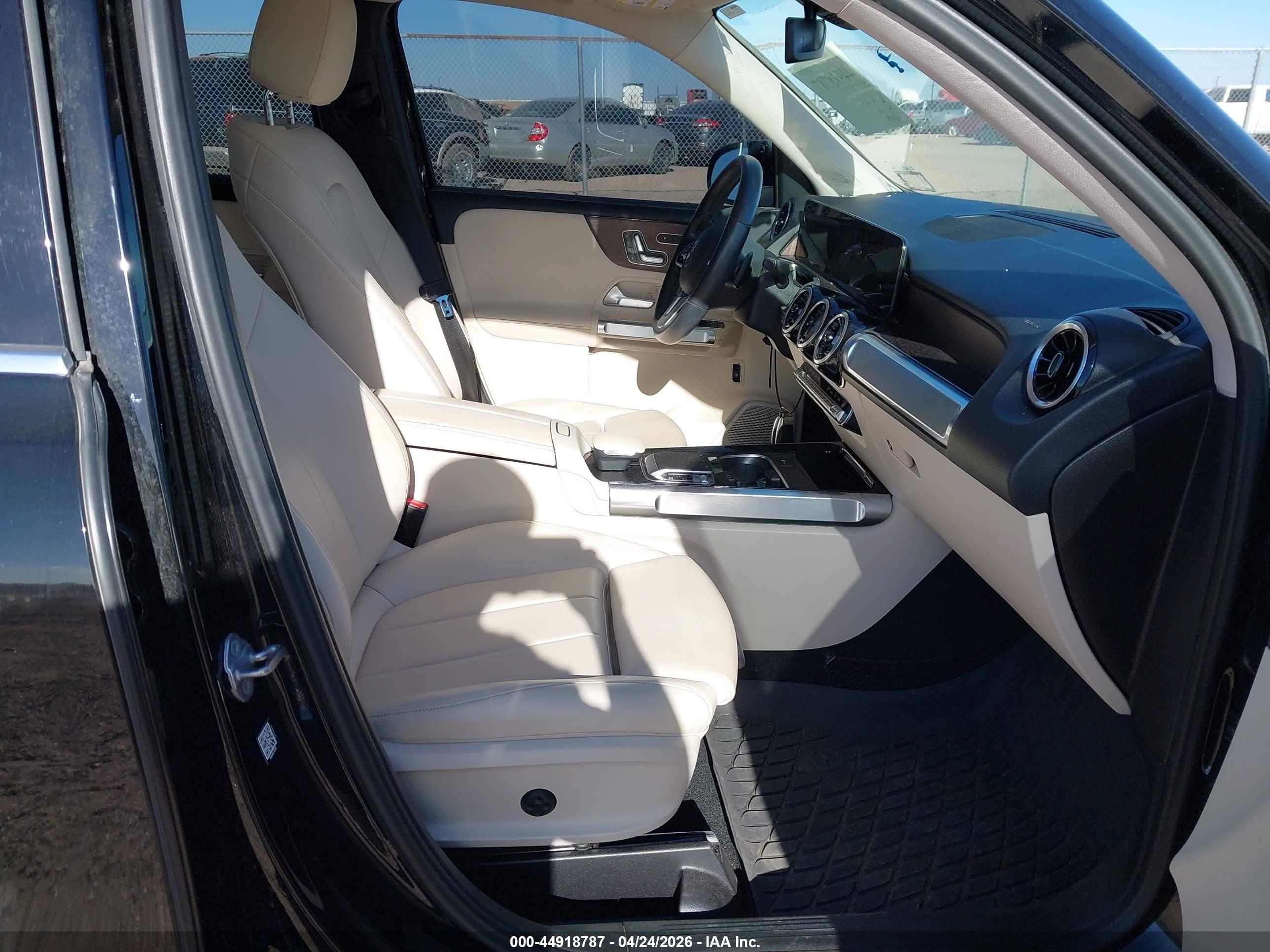 MERCEDES-BENZ GLB image 5