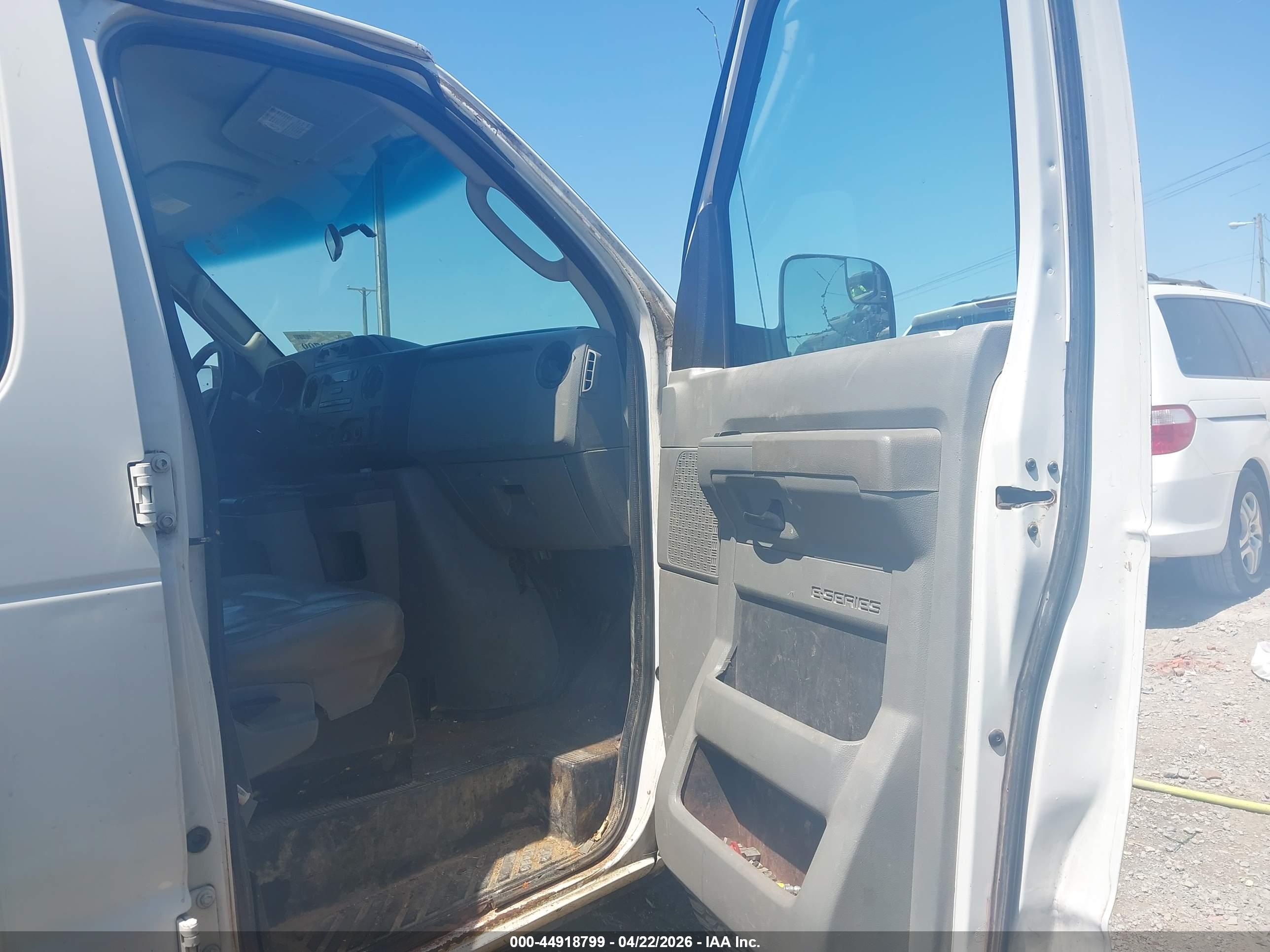 FORD E-150 image 5