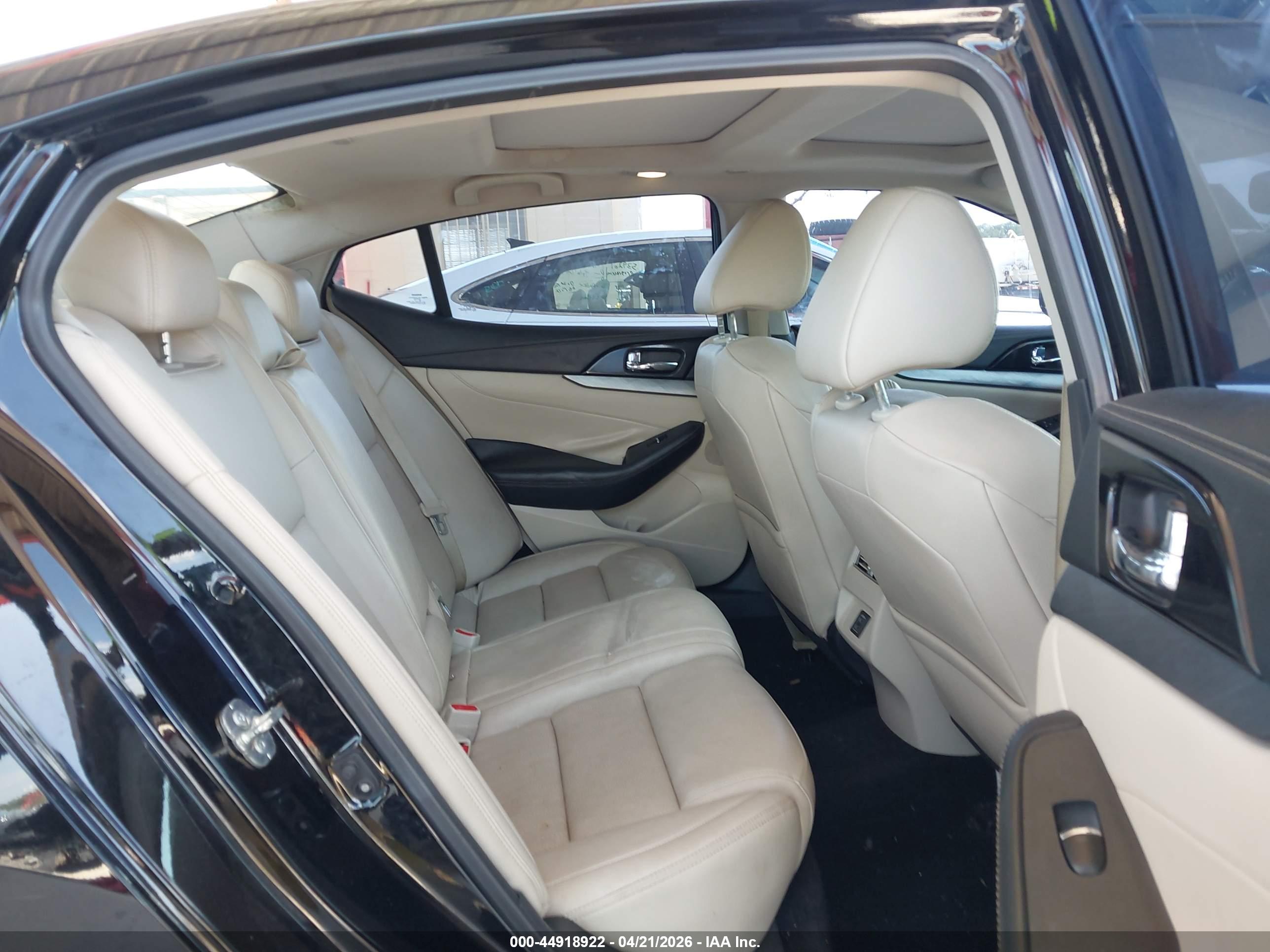 NISSAN MAXIMA image 8