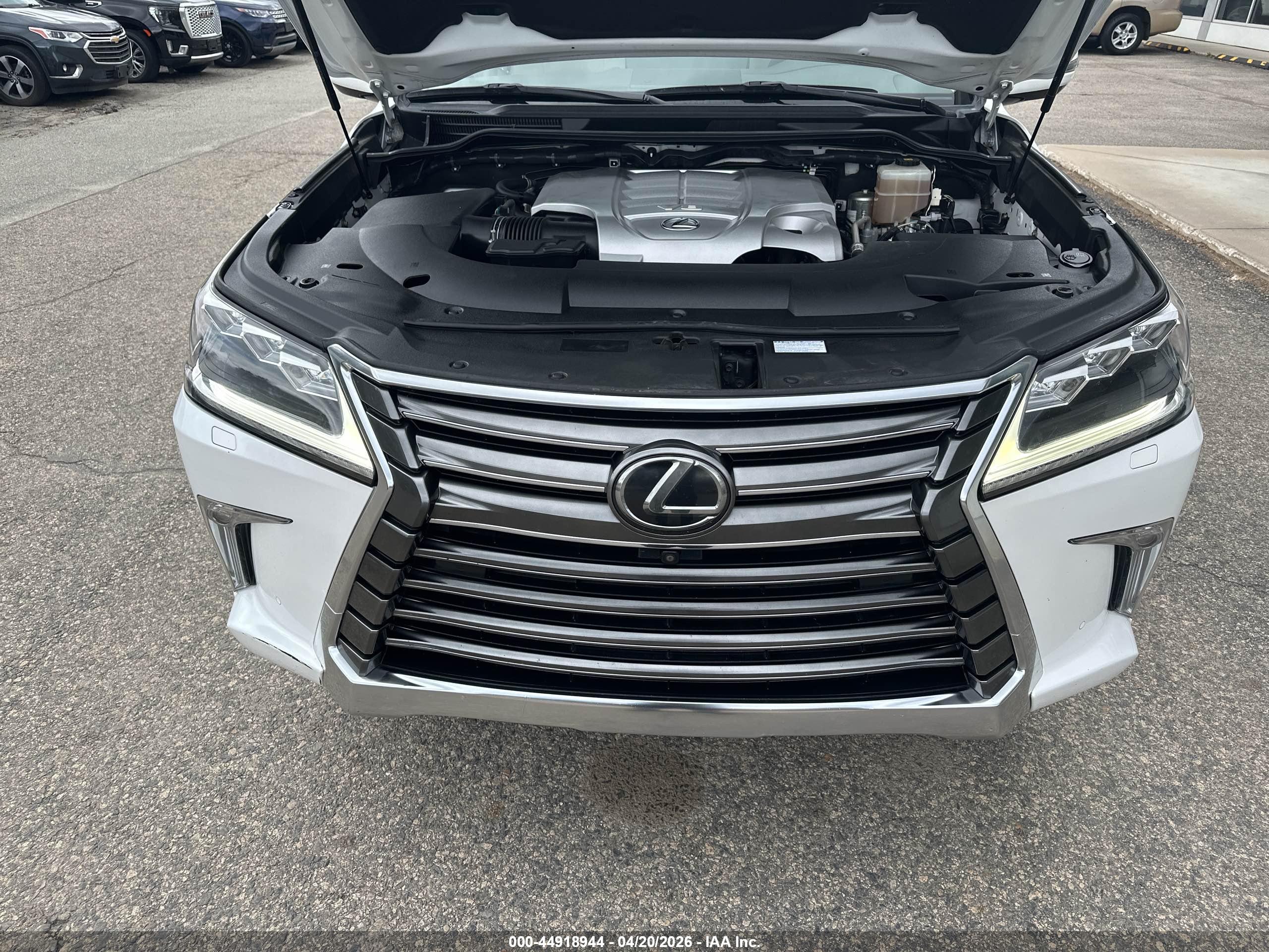LEXUS LX image 10