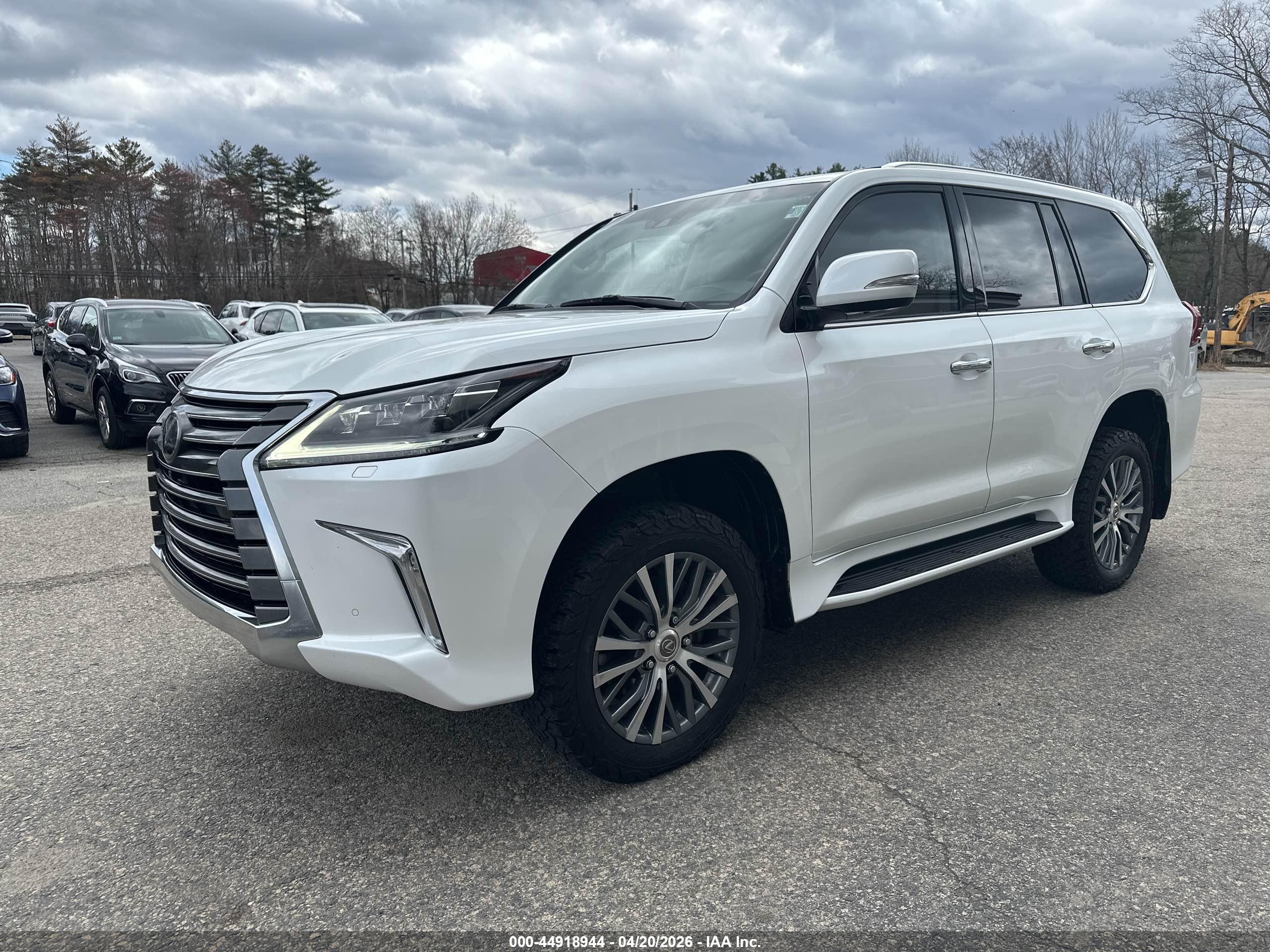 LEXUS LX image 2