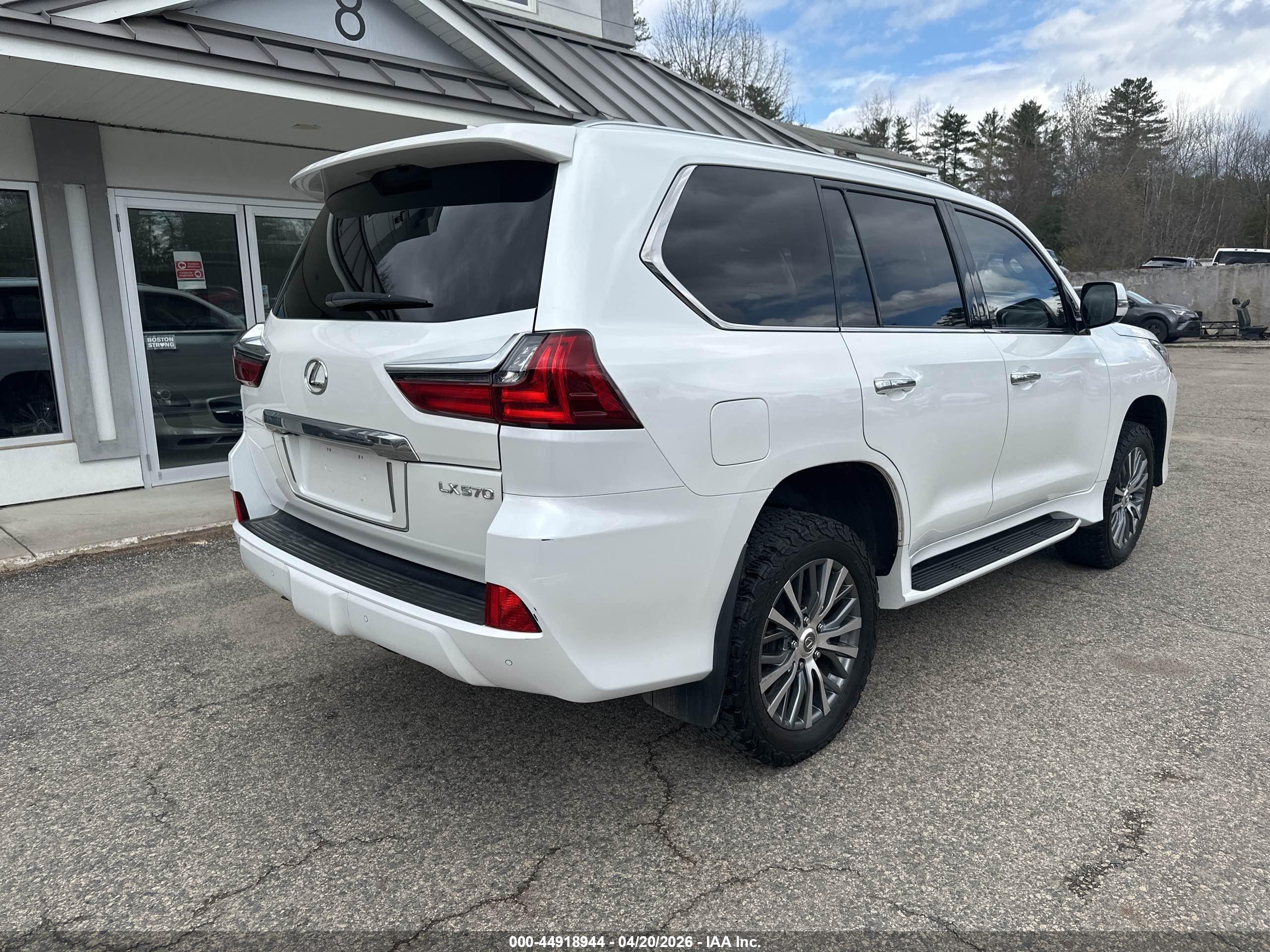 LEXUS LX image 4