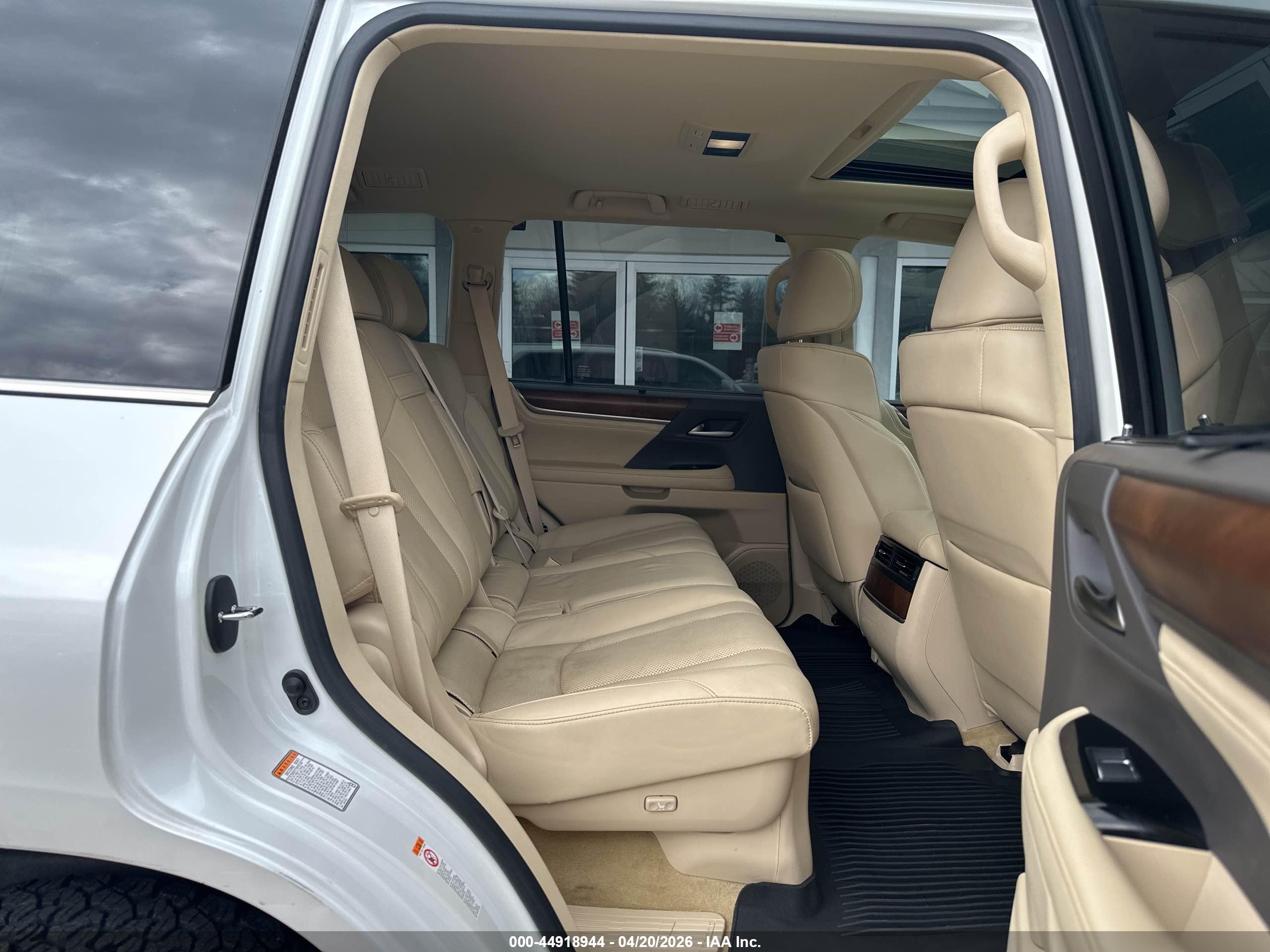 LEXUS LX image 8