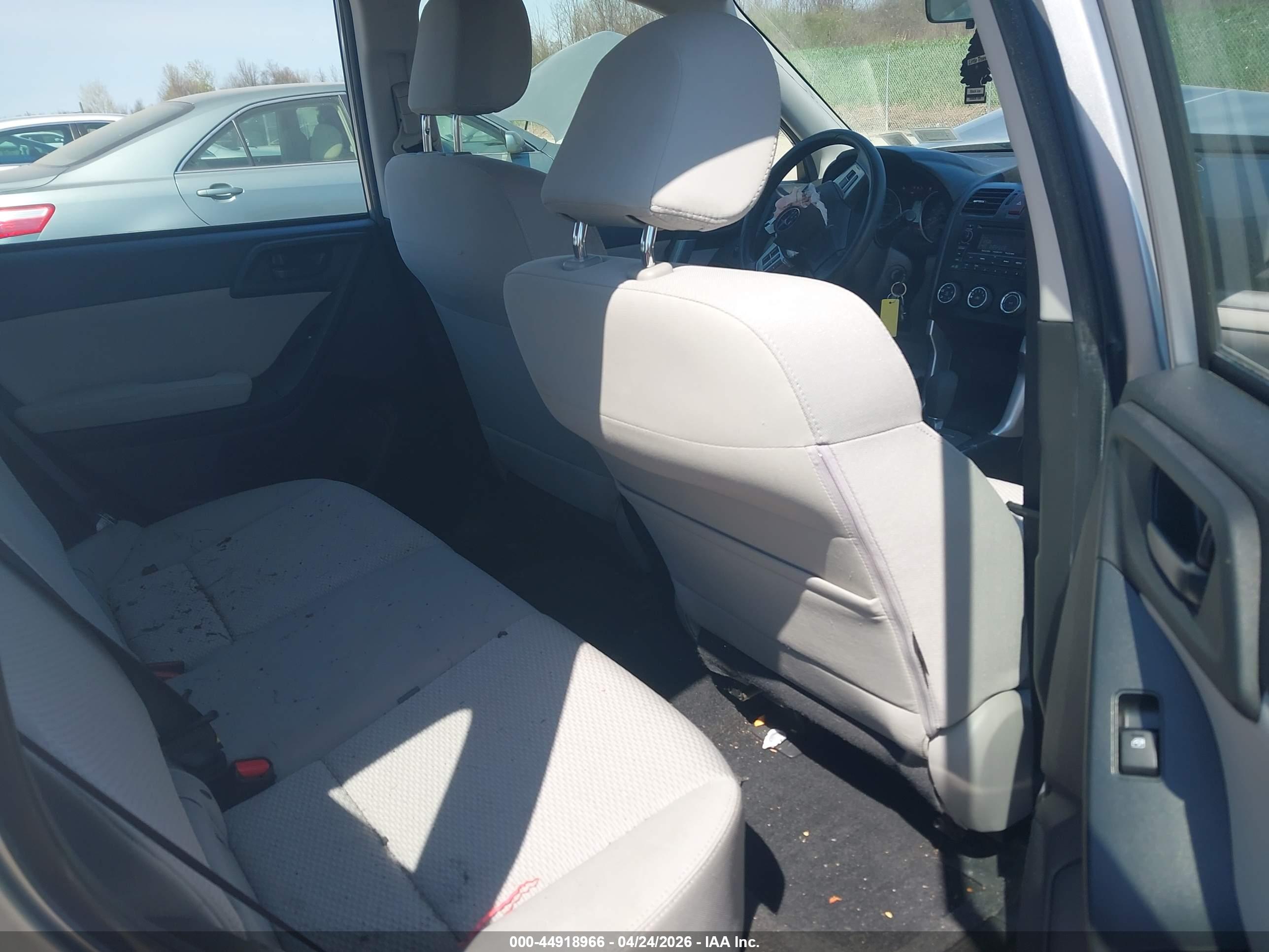 SUBARU FORESTER image 8