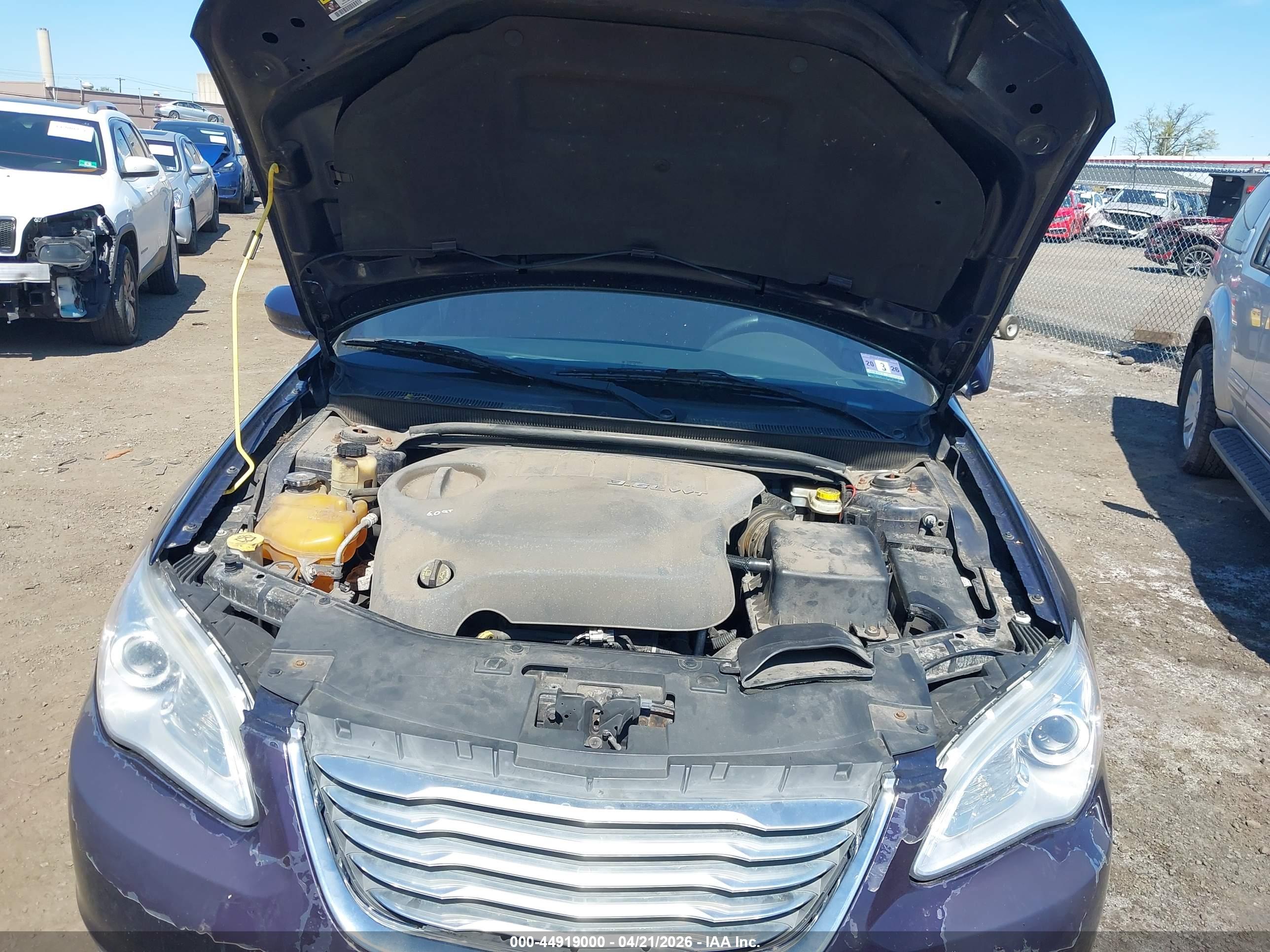 CHRYSLER 200 image 10