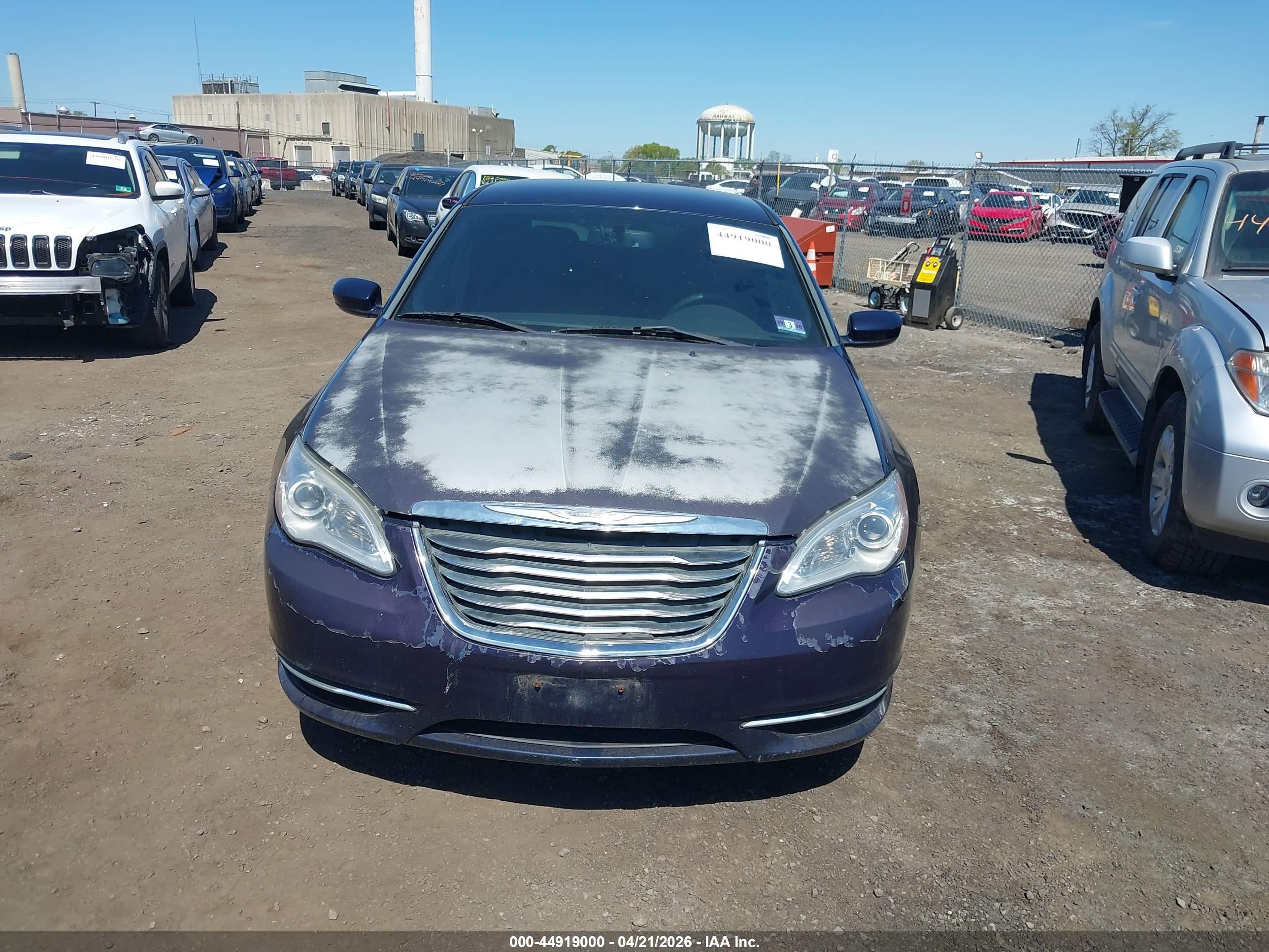 CHRYSLER 200 image 6