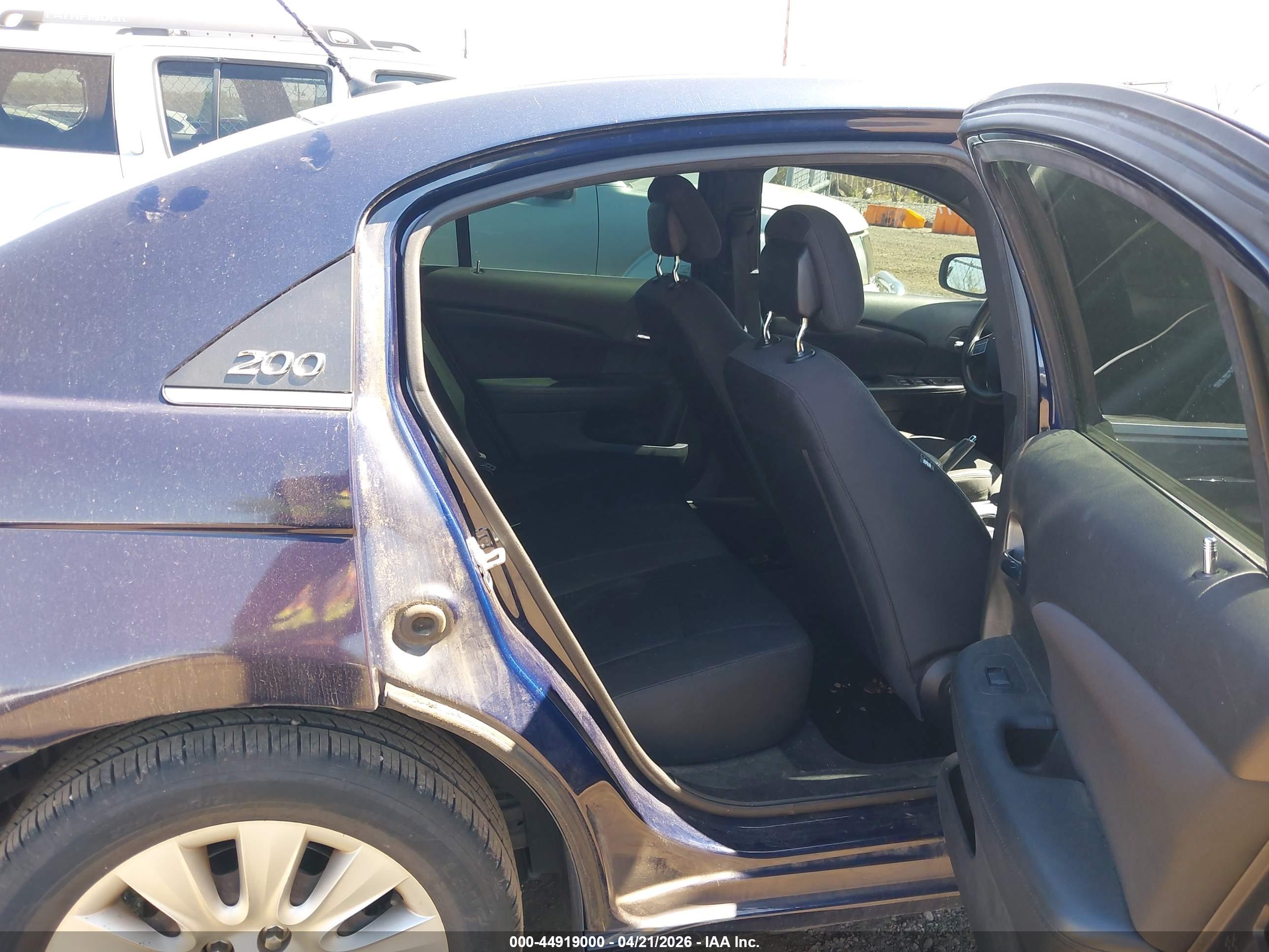 CHRYSLER 200 image 8