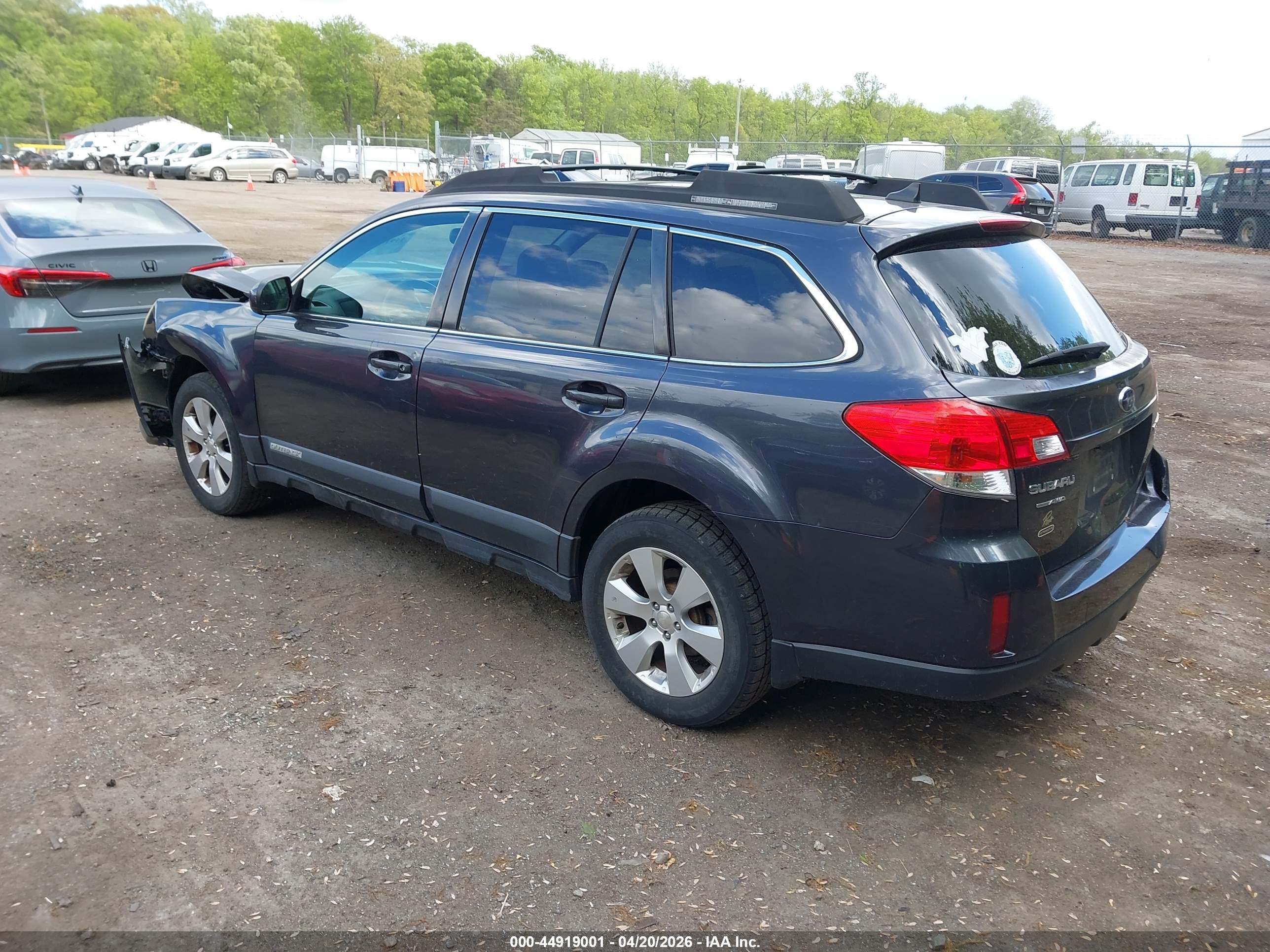 SUBARU OUTBACK image 3