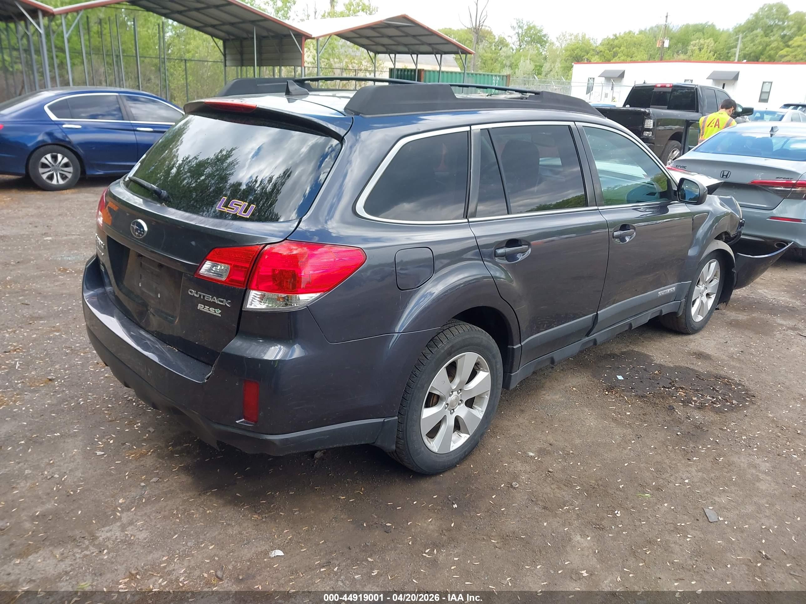 SUBARU OUTBACK image 4