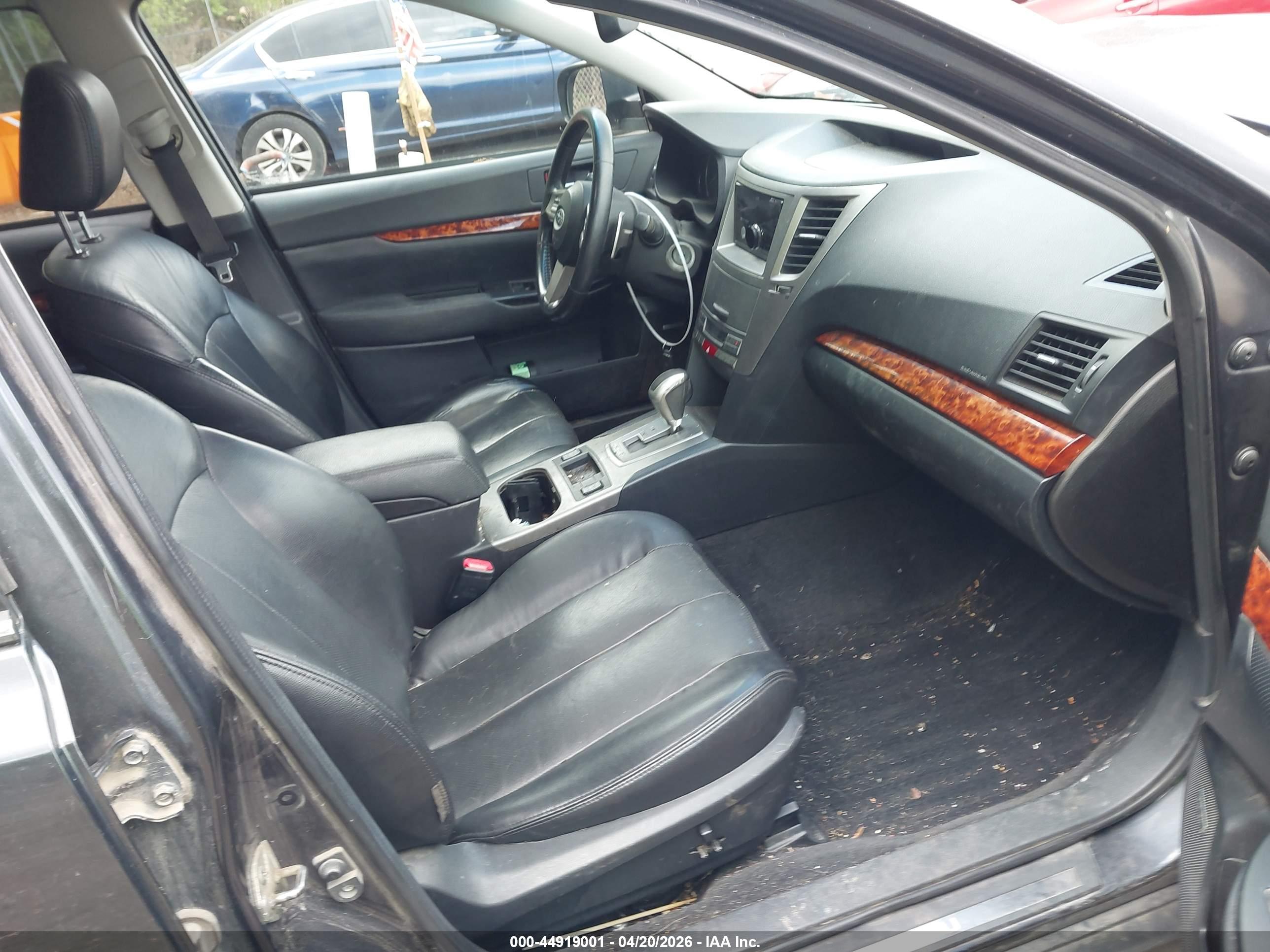 SUBARU OUTBACK image 5