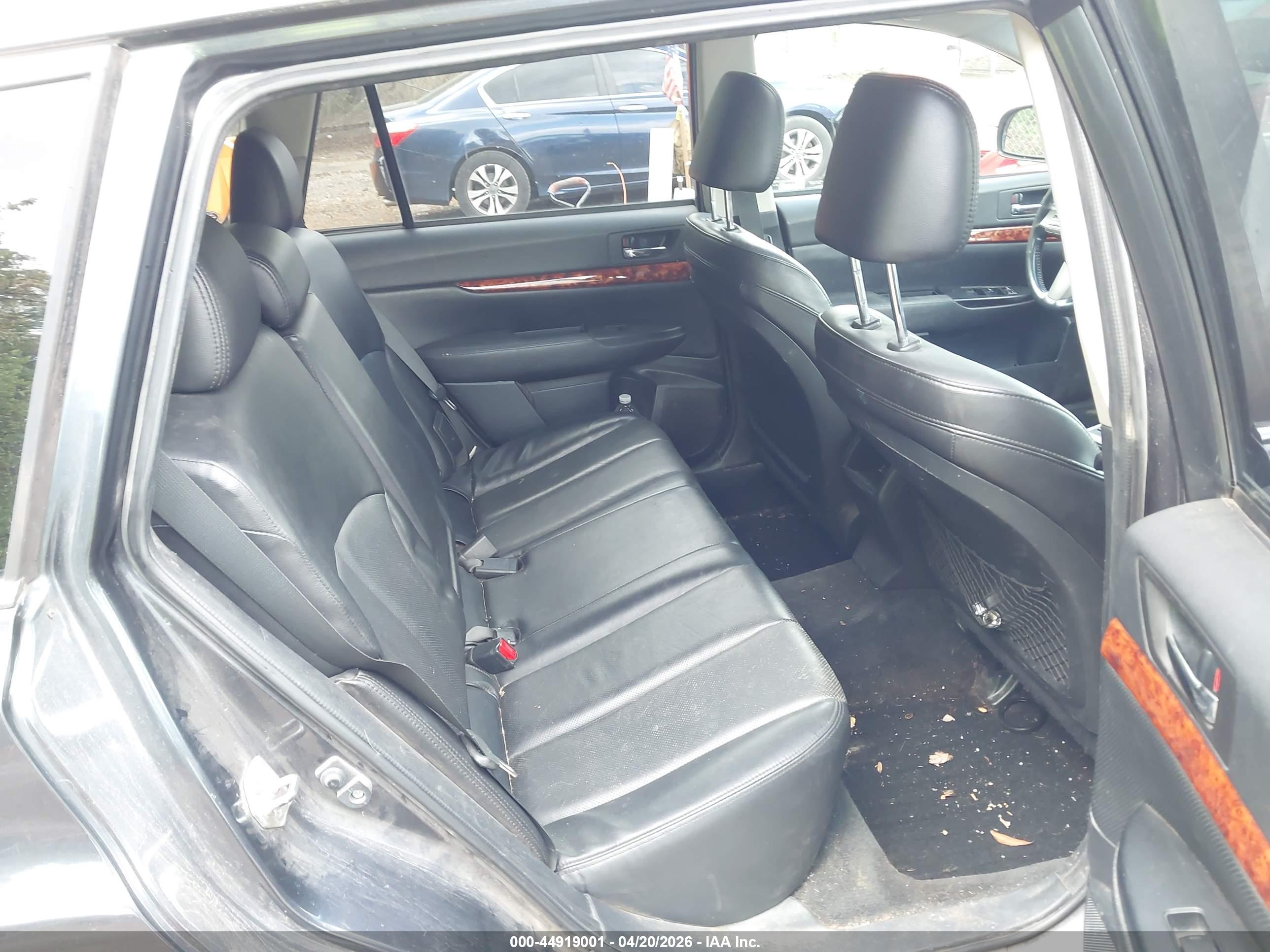SUBARU OUTBACK image 8