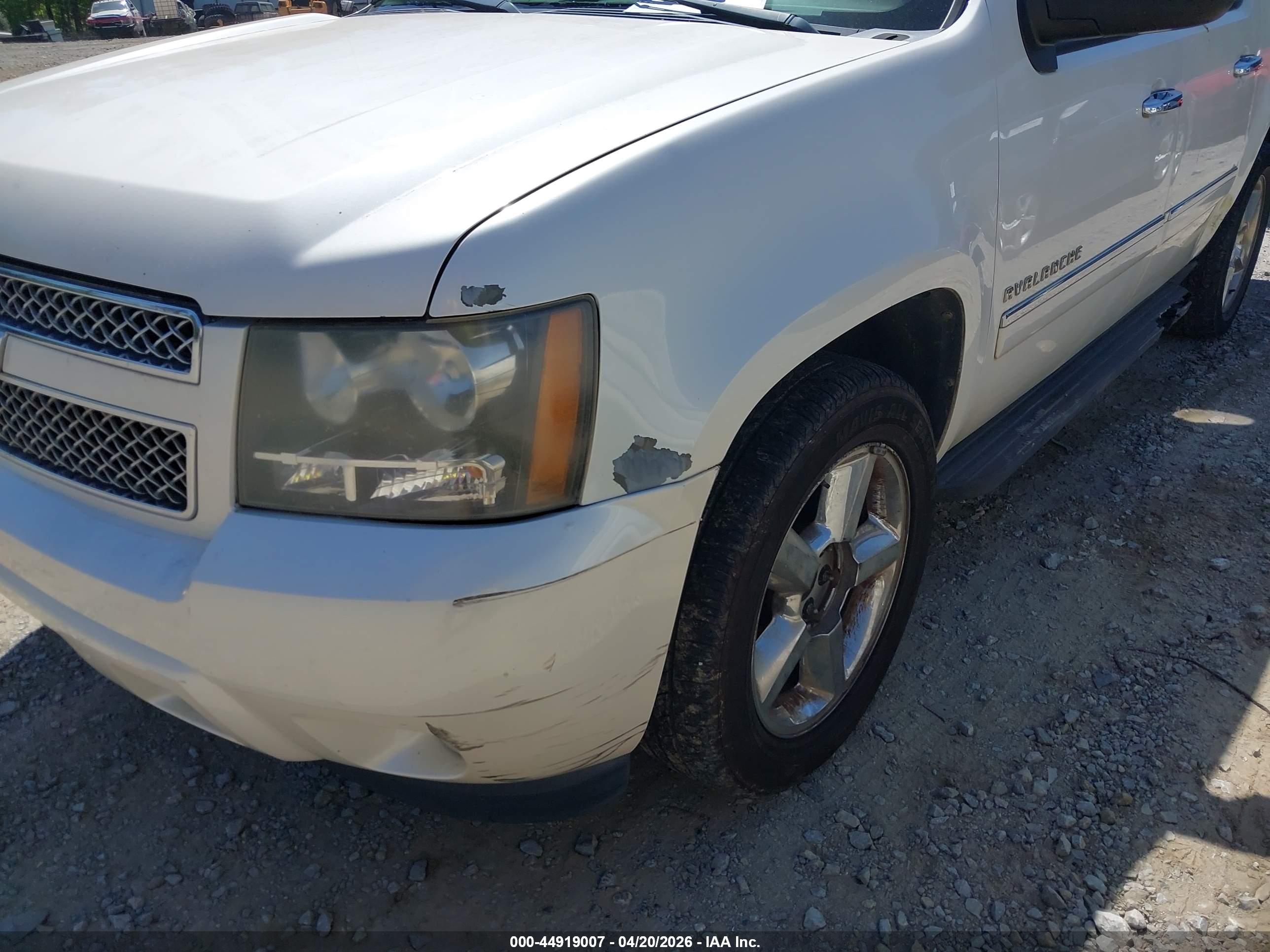 CHEVROLET AVALANCHE image 6