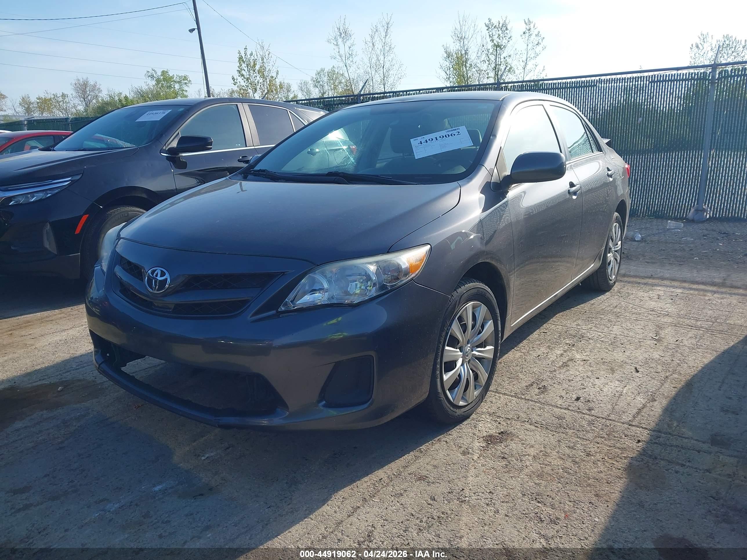 TOYOTA COROLLA image 2