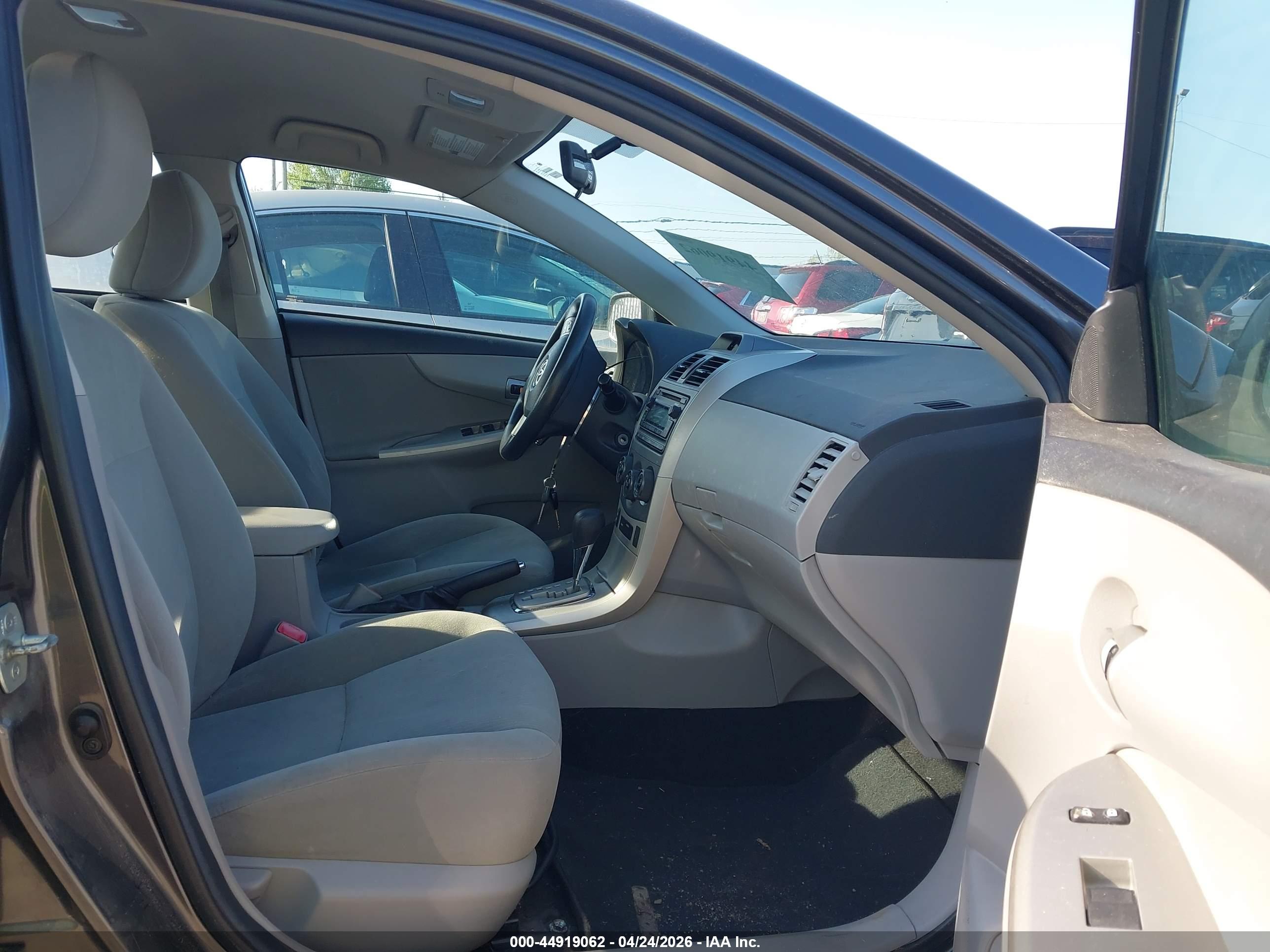 TOYOTA COROLLA image 5