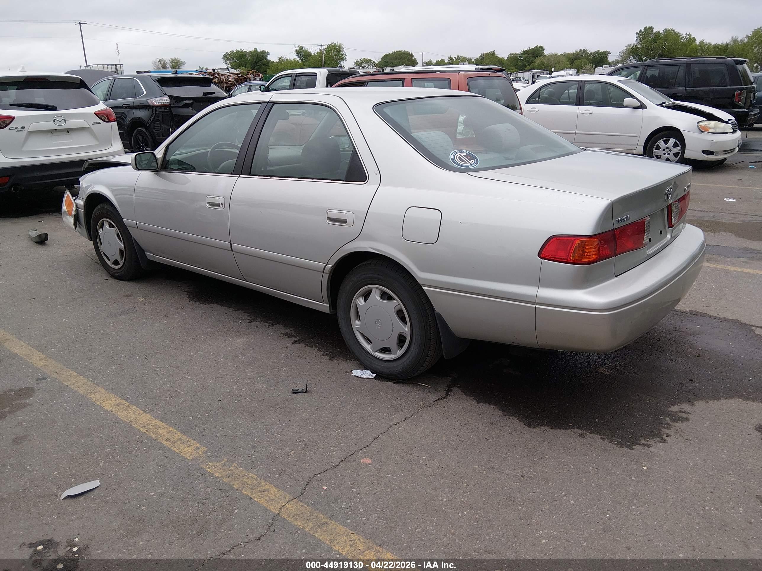 TOYOTA CAMRY image 3