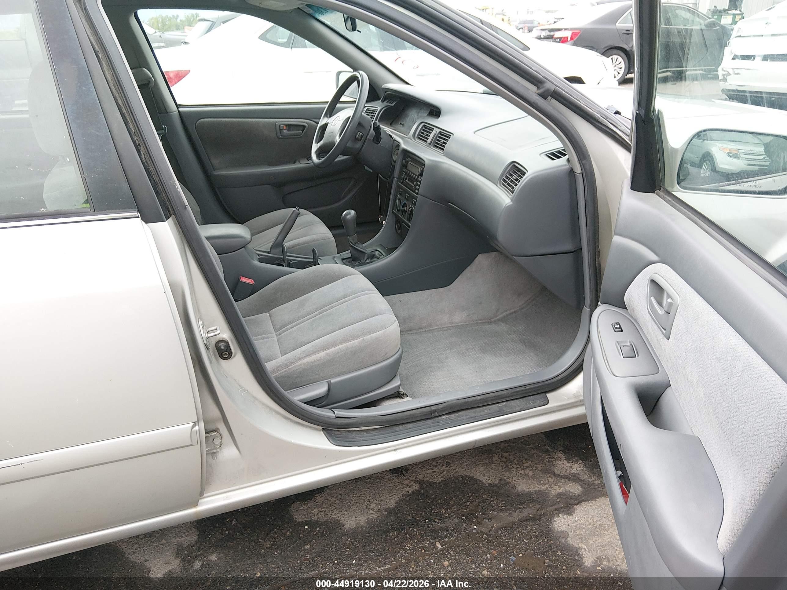 TOYOTA CAMRY image 5