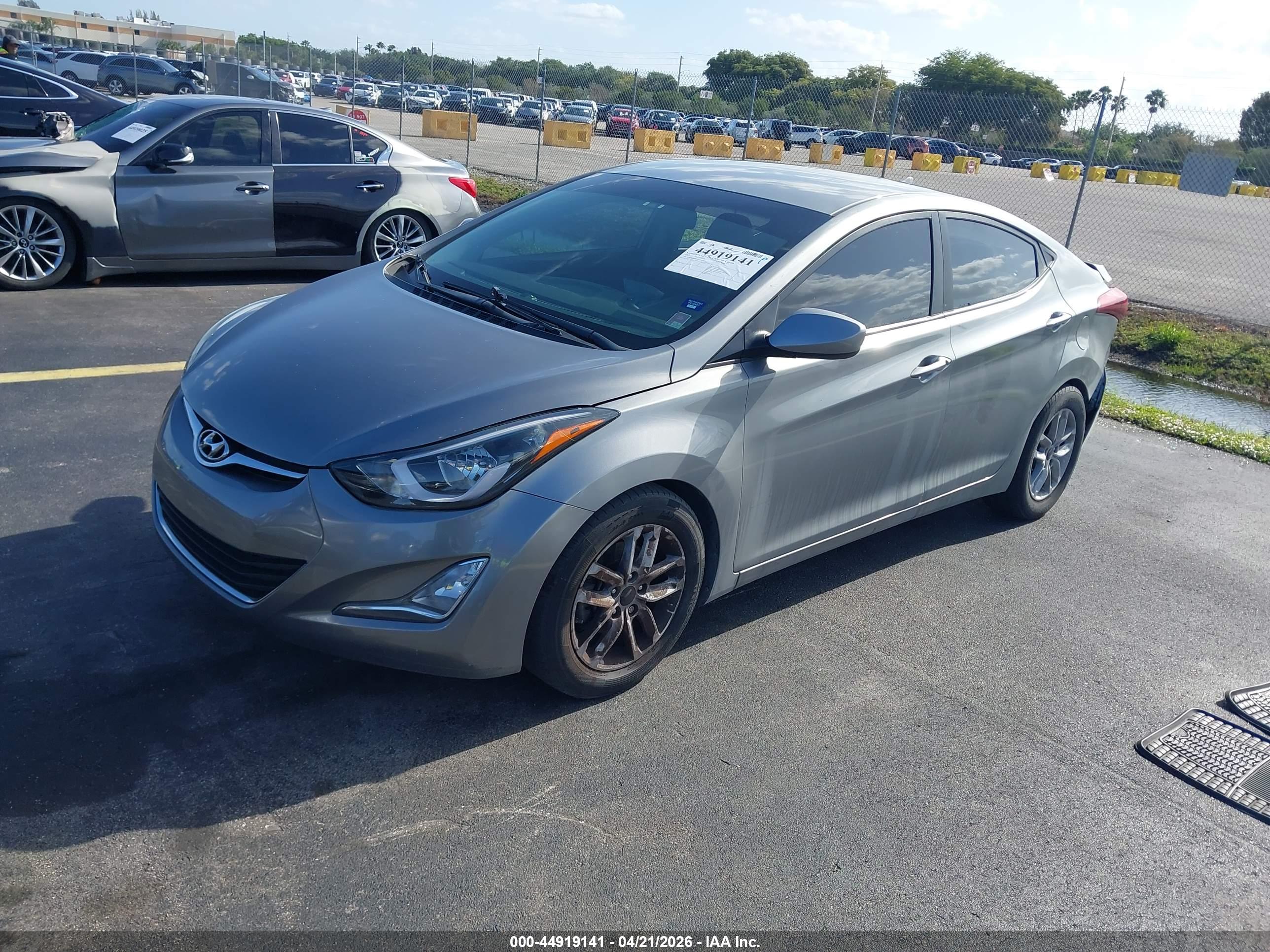 HYUNDAI ELANTRA image 2