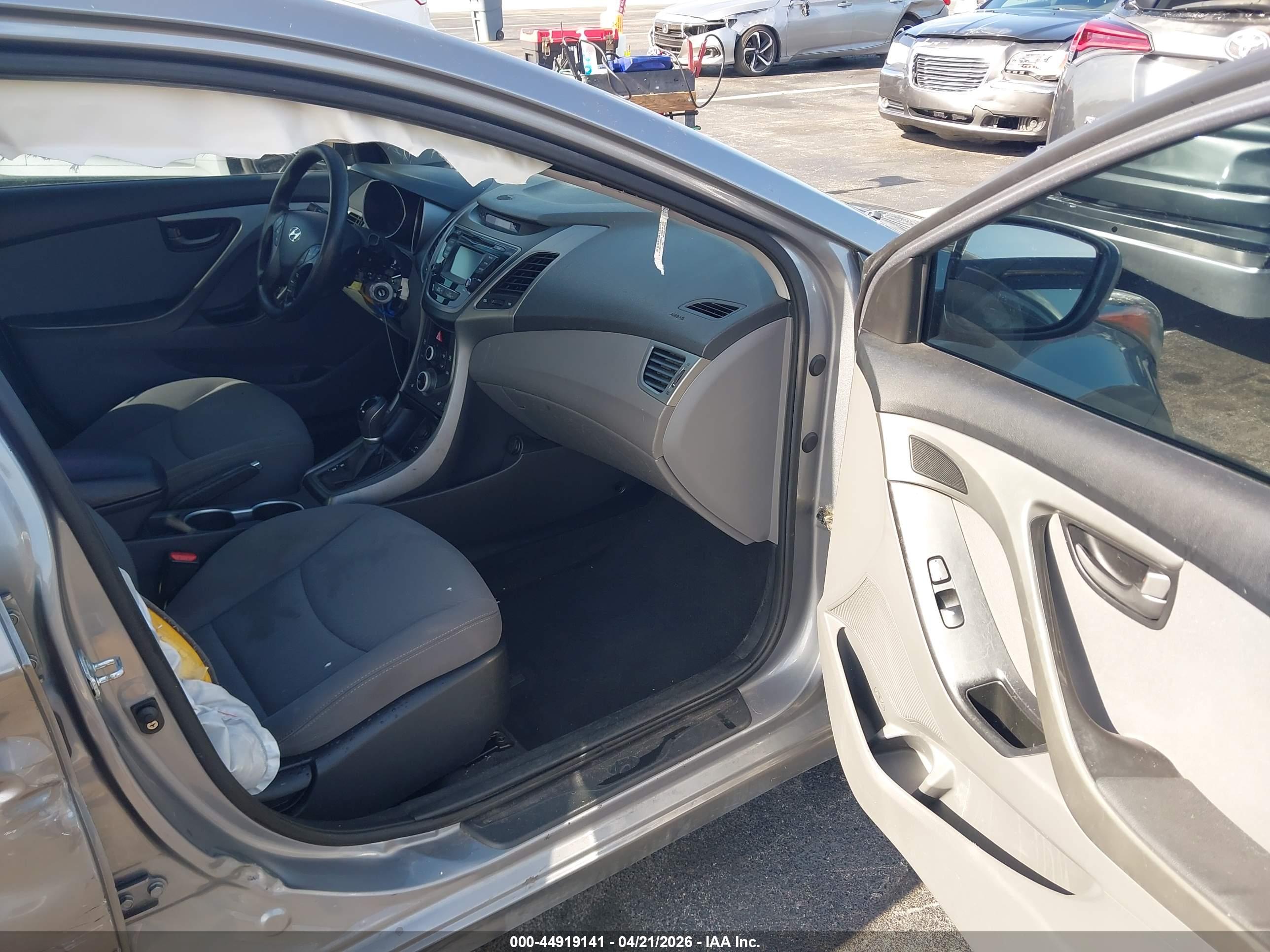 HYUNDAI ELANTRA image 5
