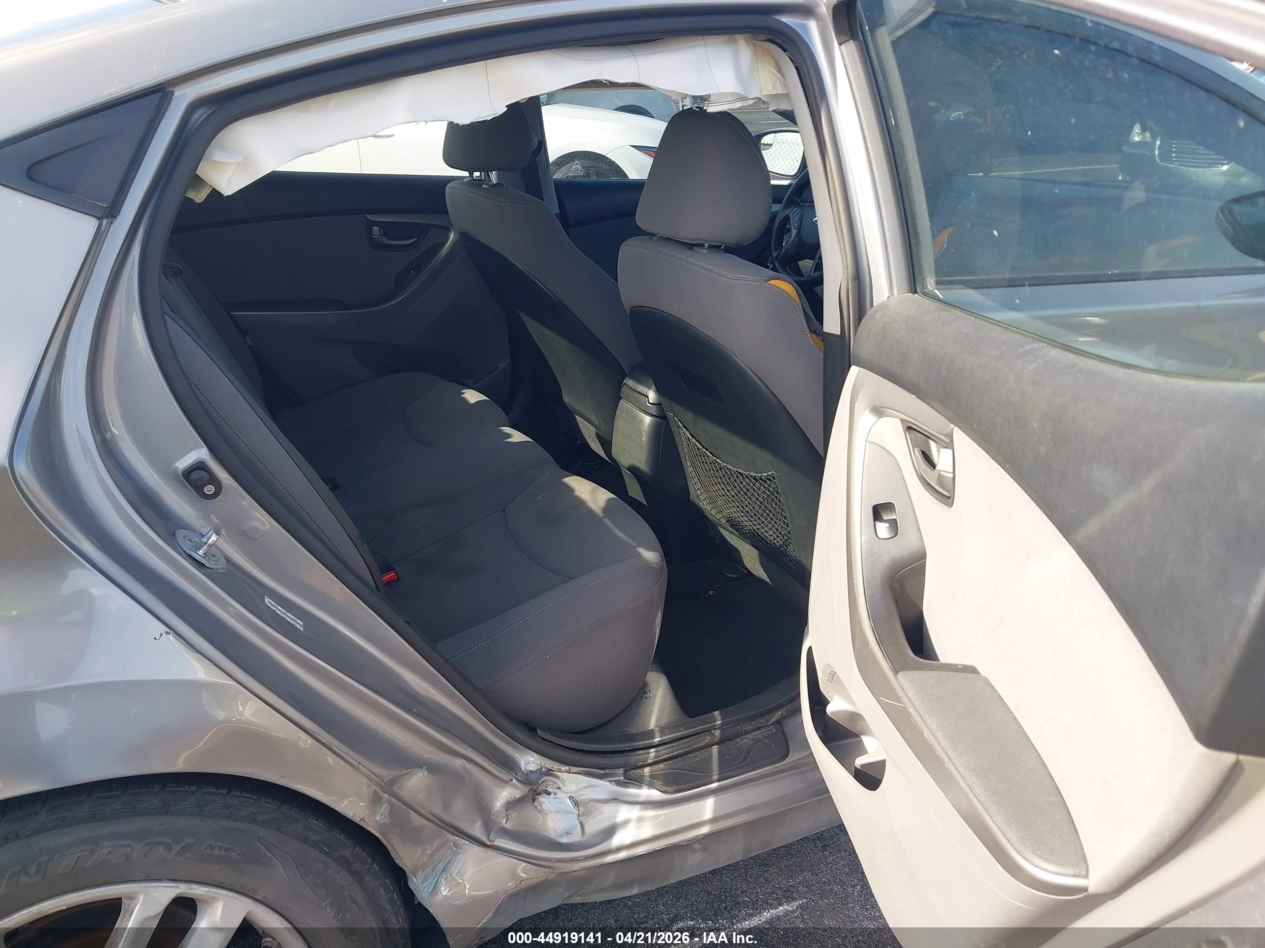 HYUNDAI ELANTRA image 8