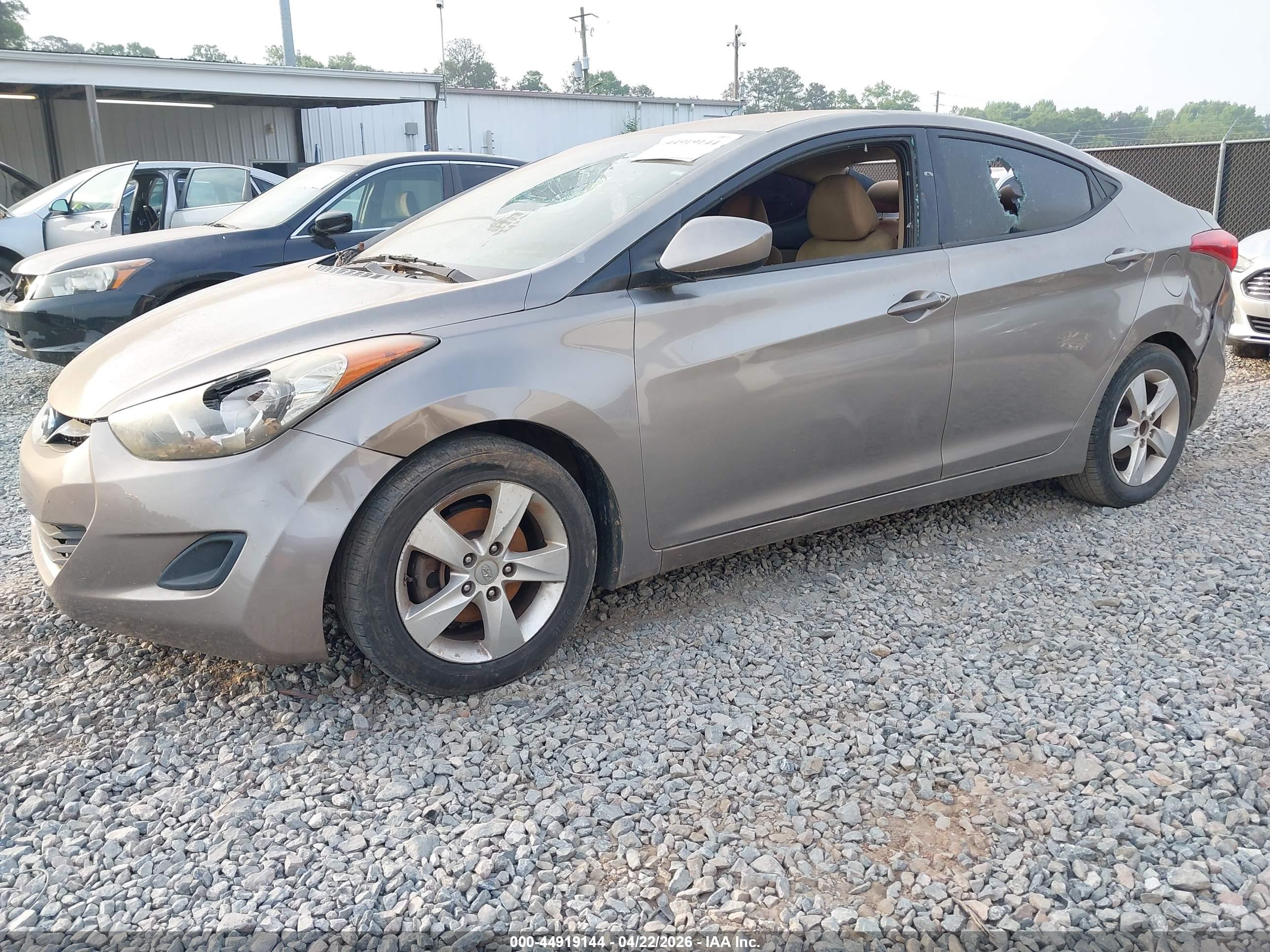HYUNDAI ELANTRA image 2