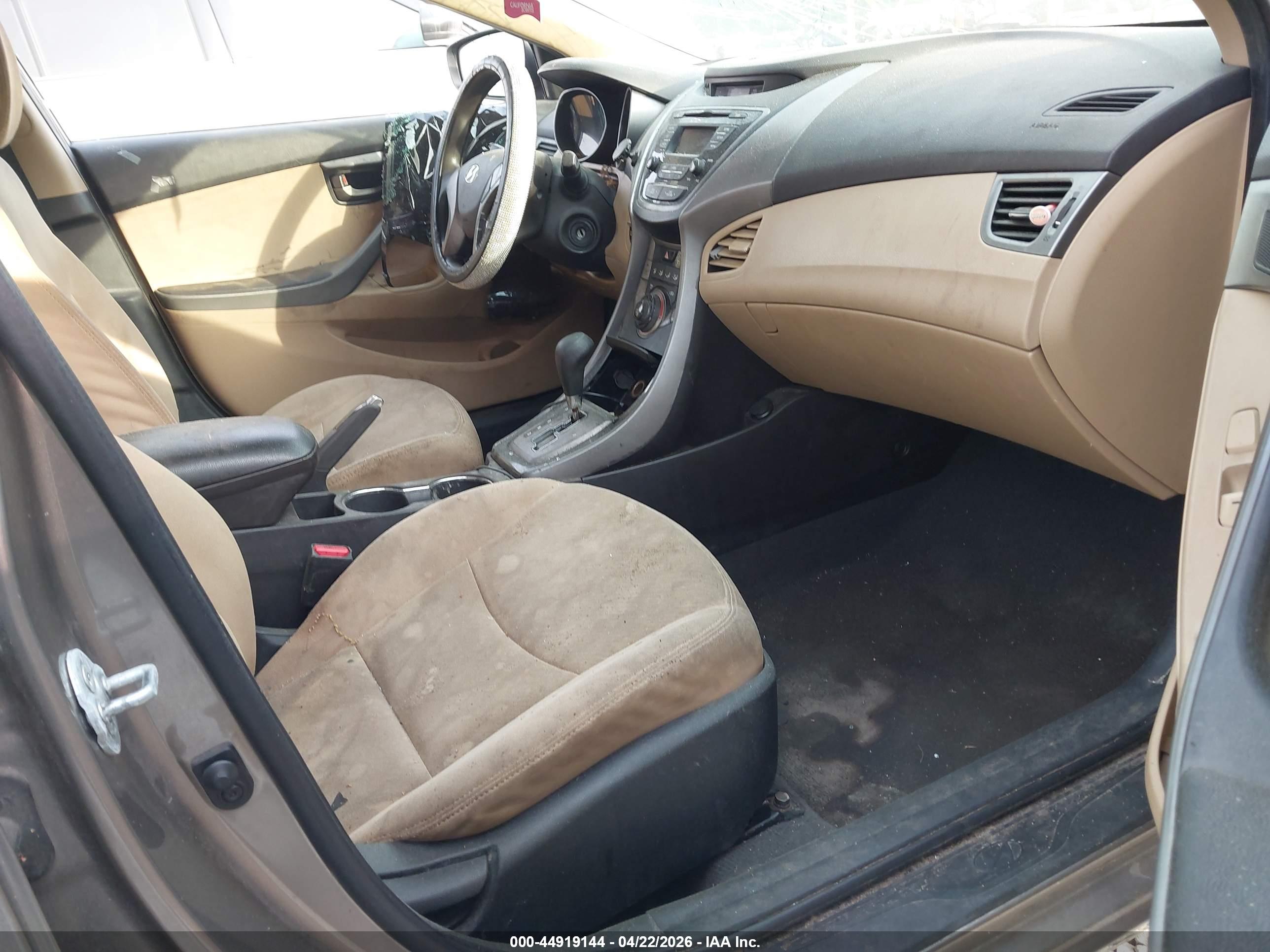 HYUNDAI ELANTRA image 5