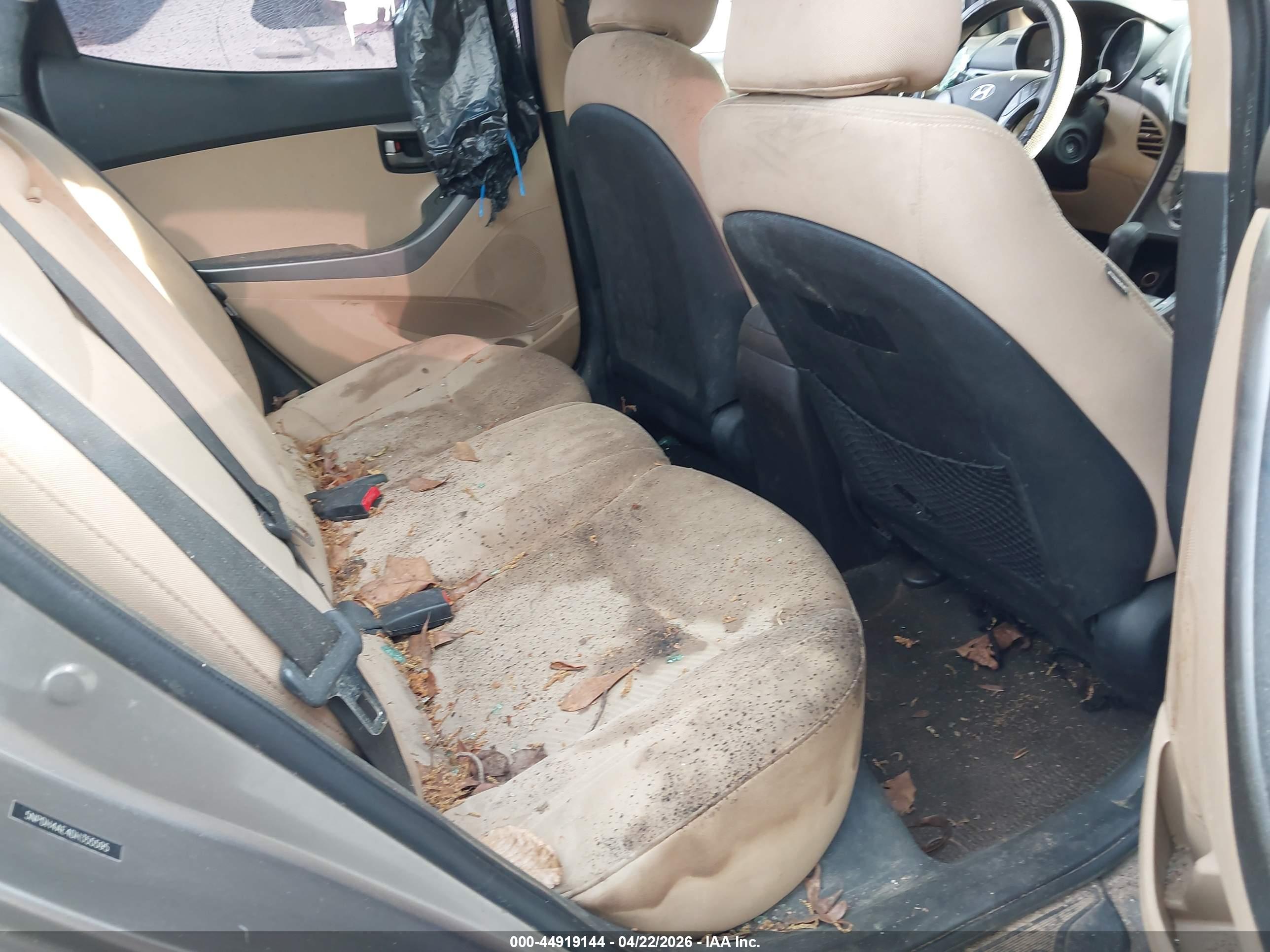 HYUNDAI ELANTRA image 8