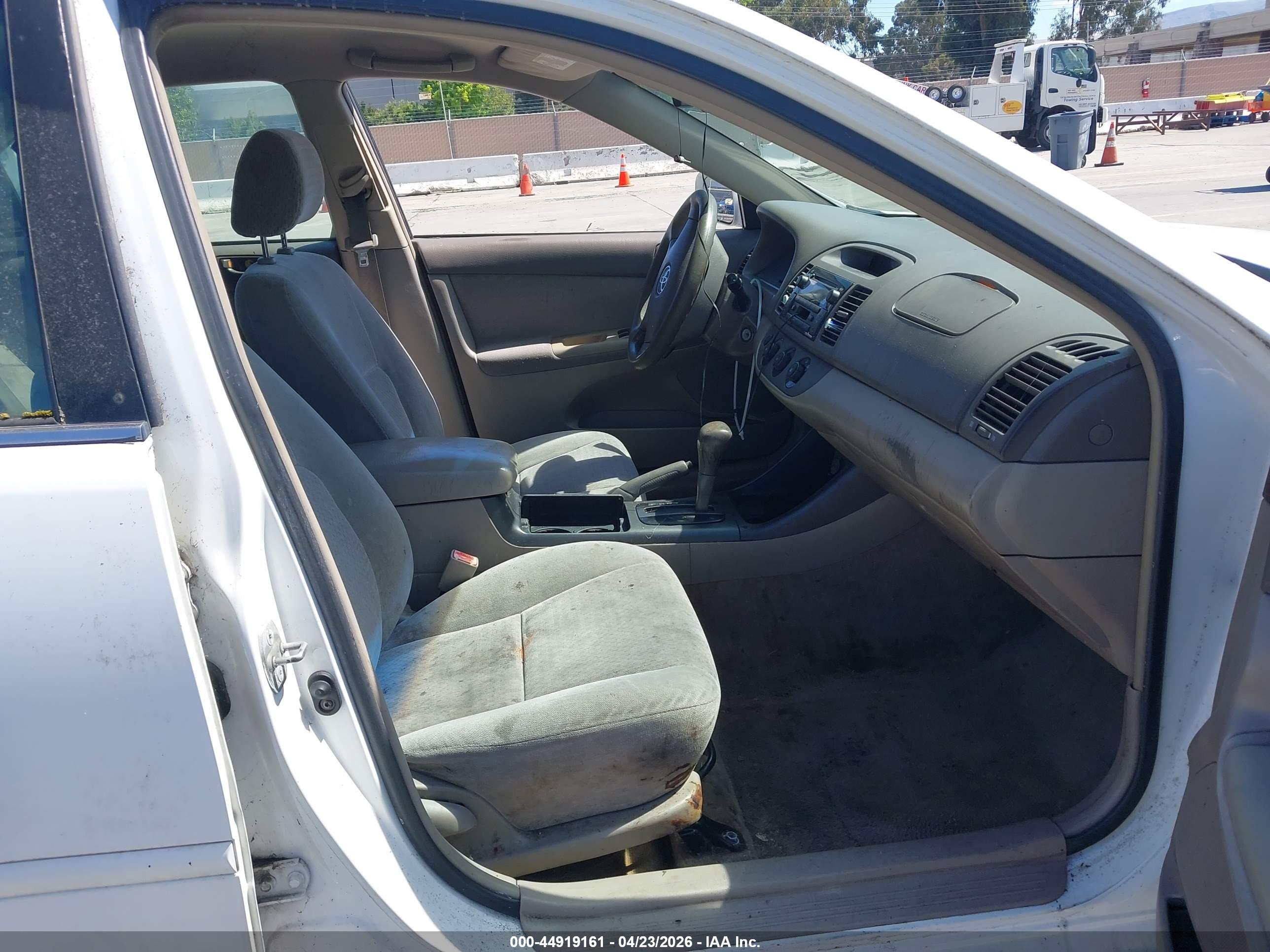TOYOTA CAMRY image 5