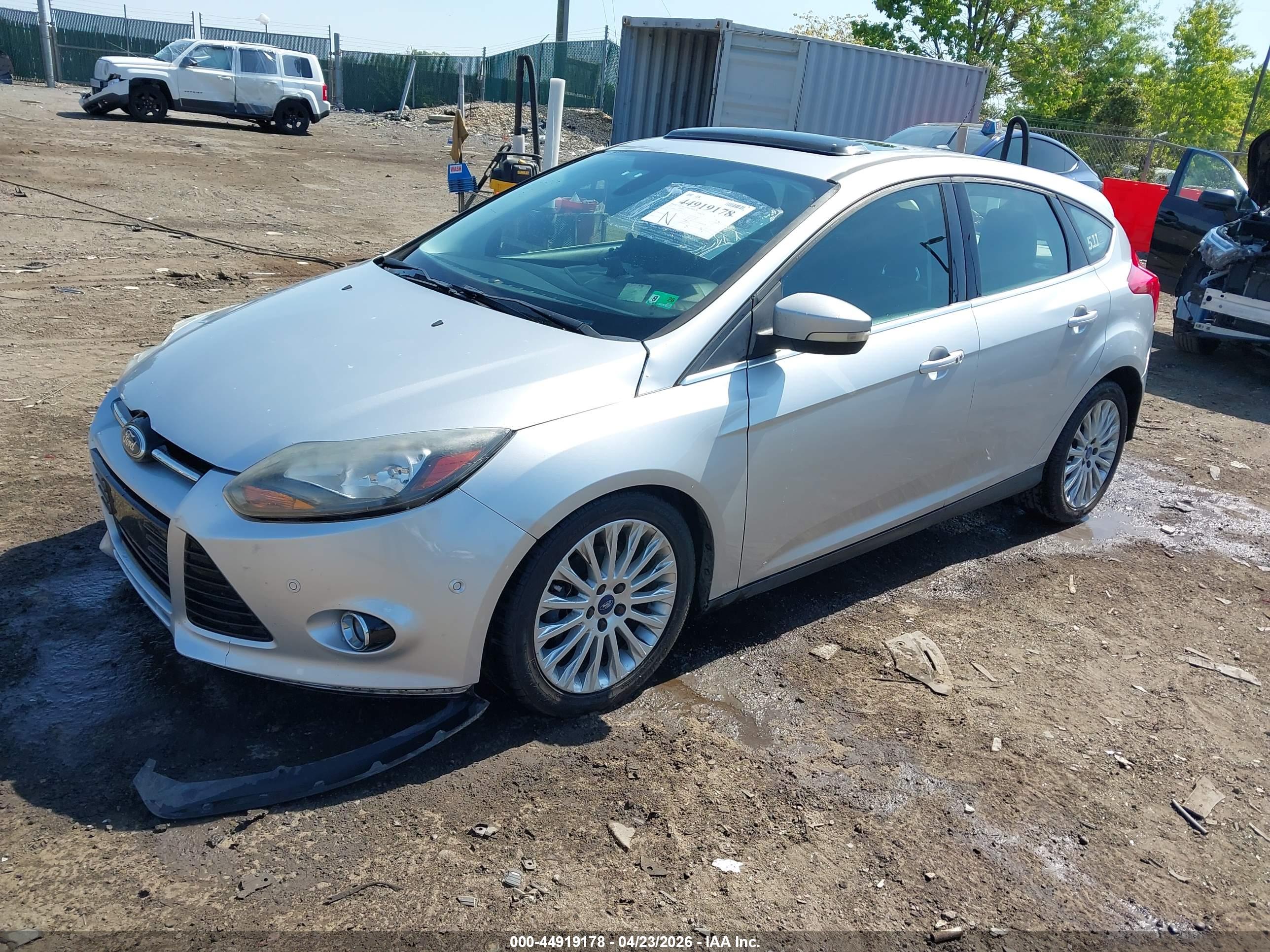 FORD FOCUS image 2