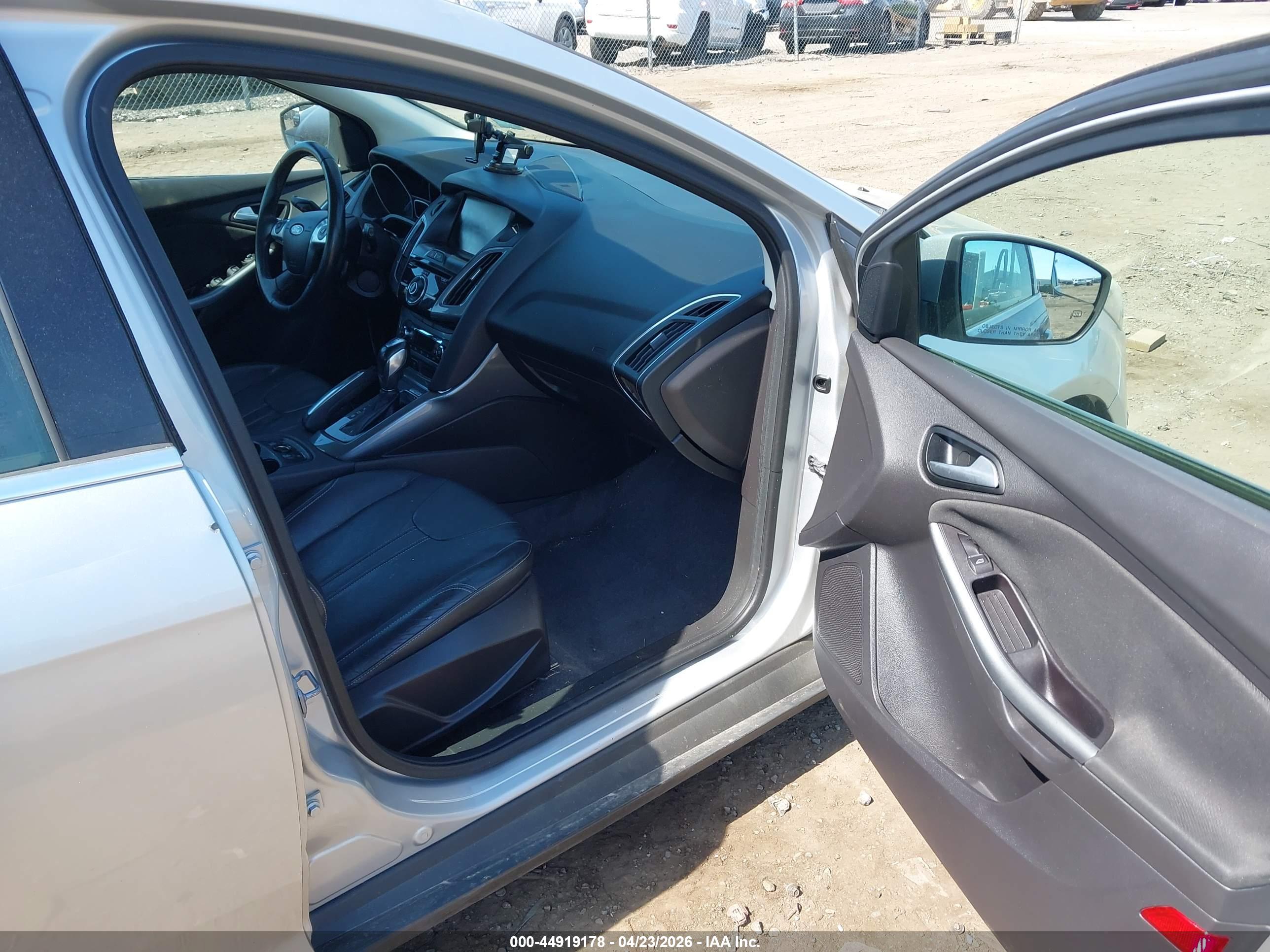 FORD FOCUS image 5