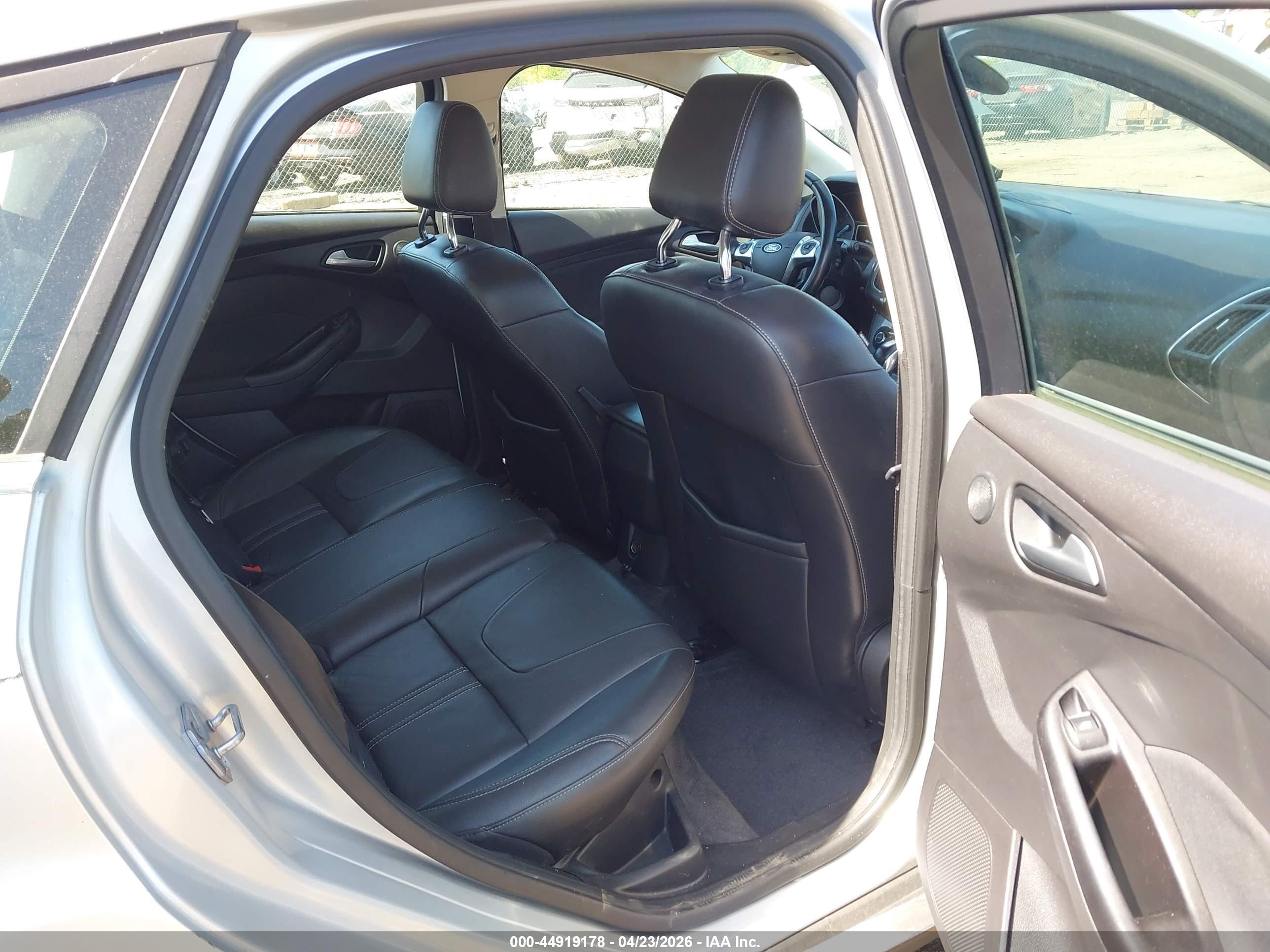 FORD FOCUS image 8
