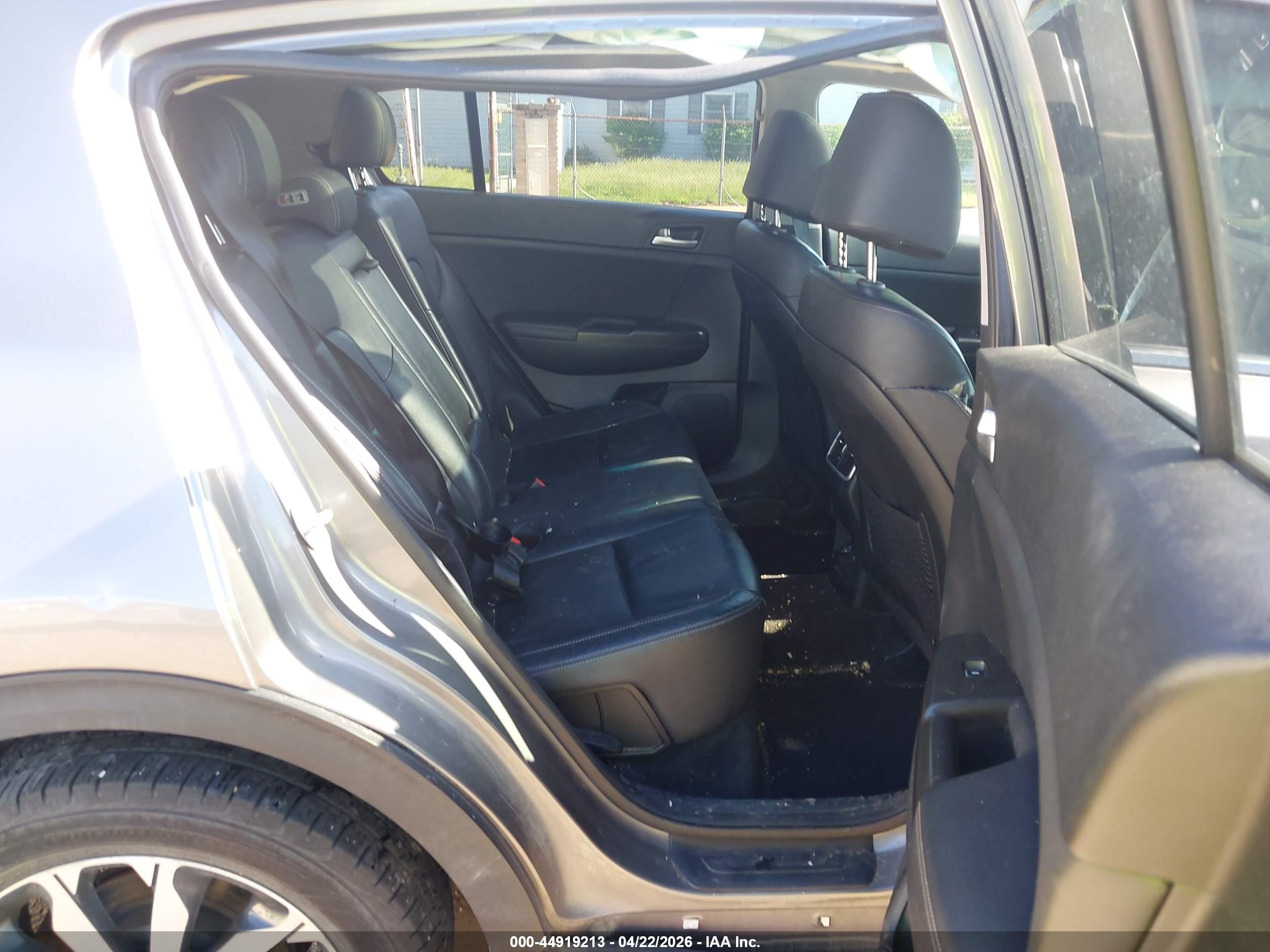 KIA SPORTAGE image 8