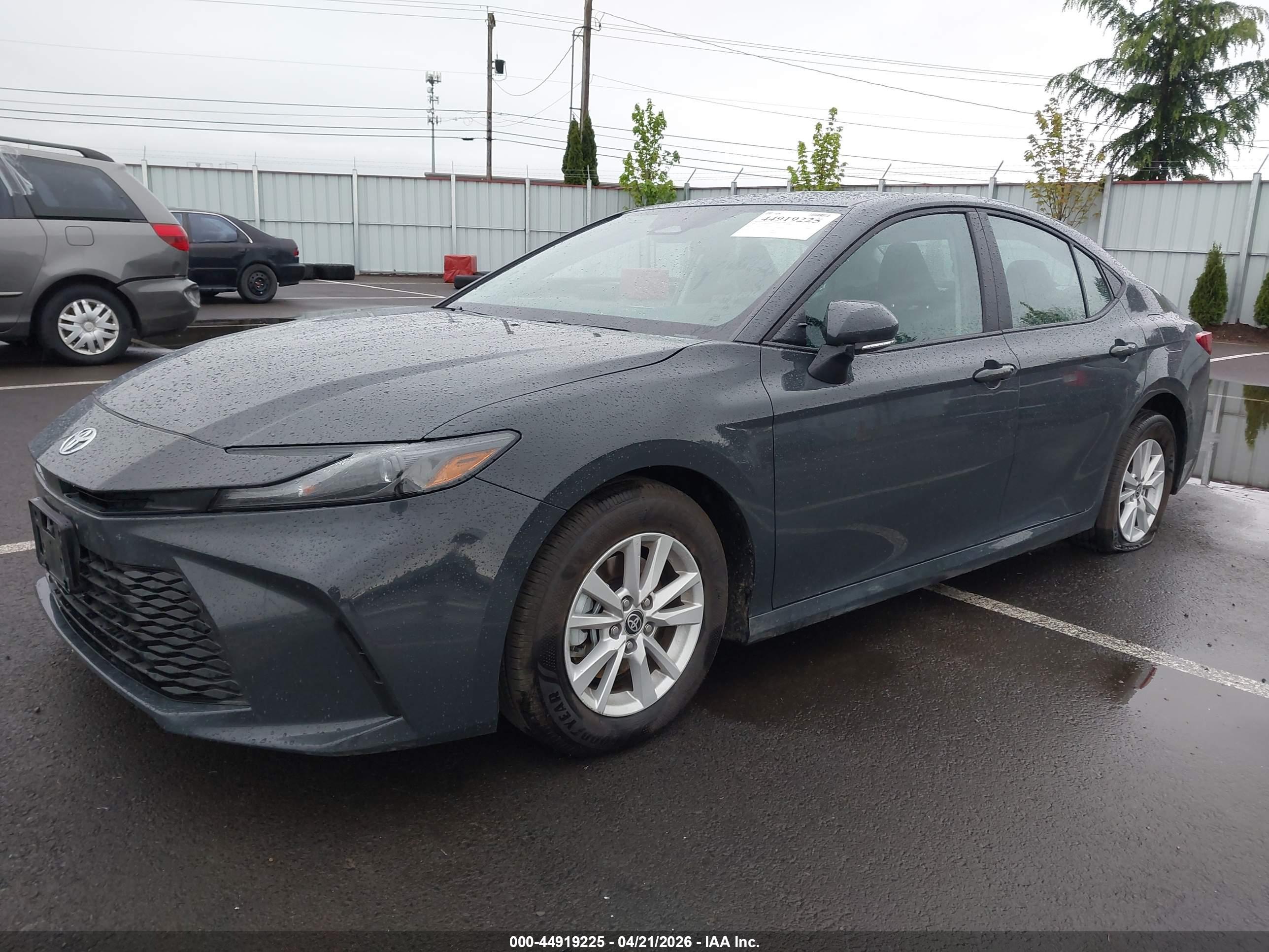 TOYOTA CAMRY image 2