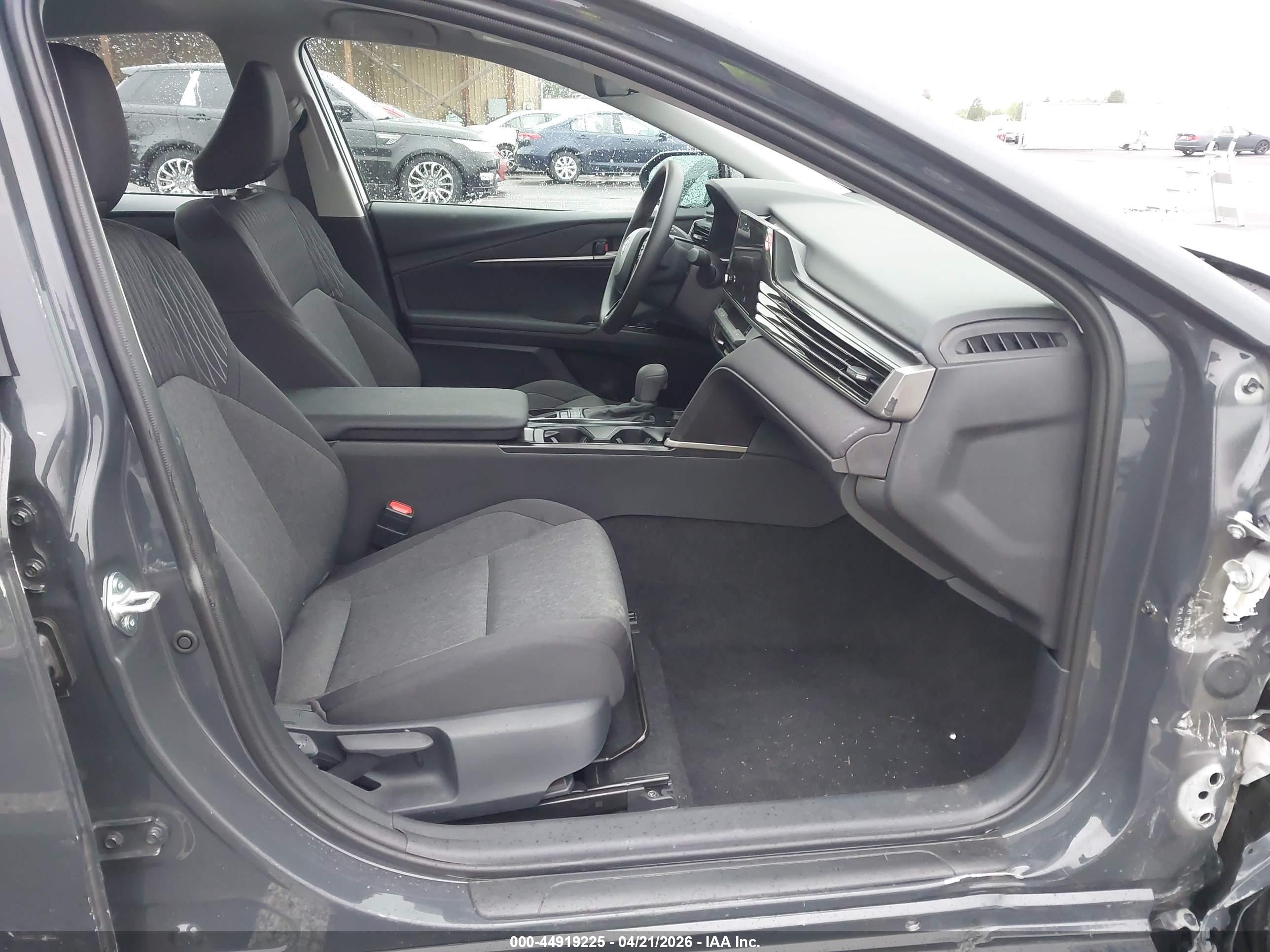 TOYOTA CAMRY image 5