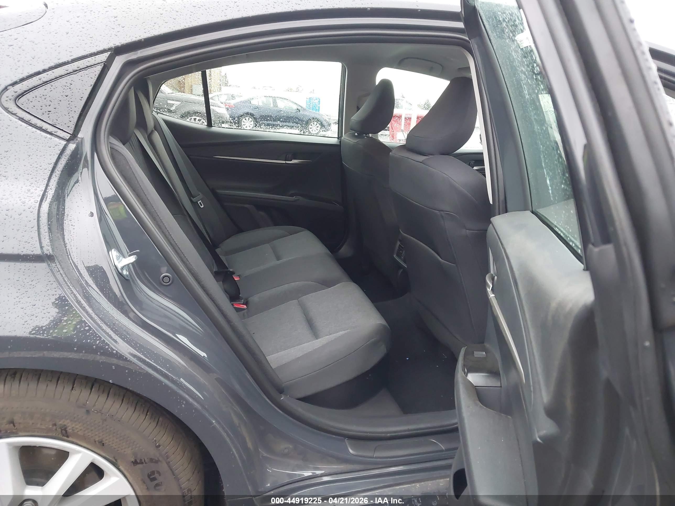 TOYOTA CAMRY image 8
