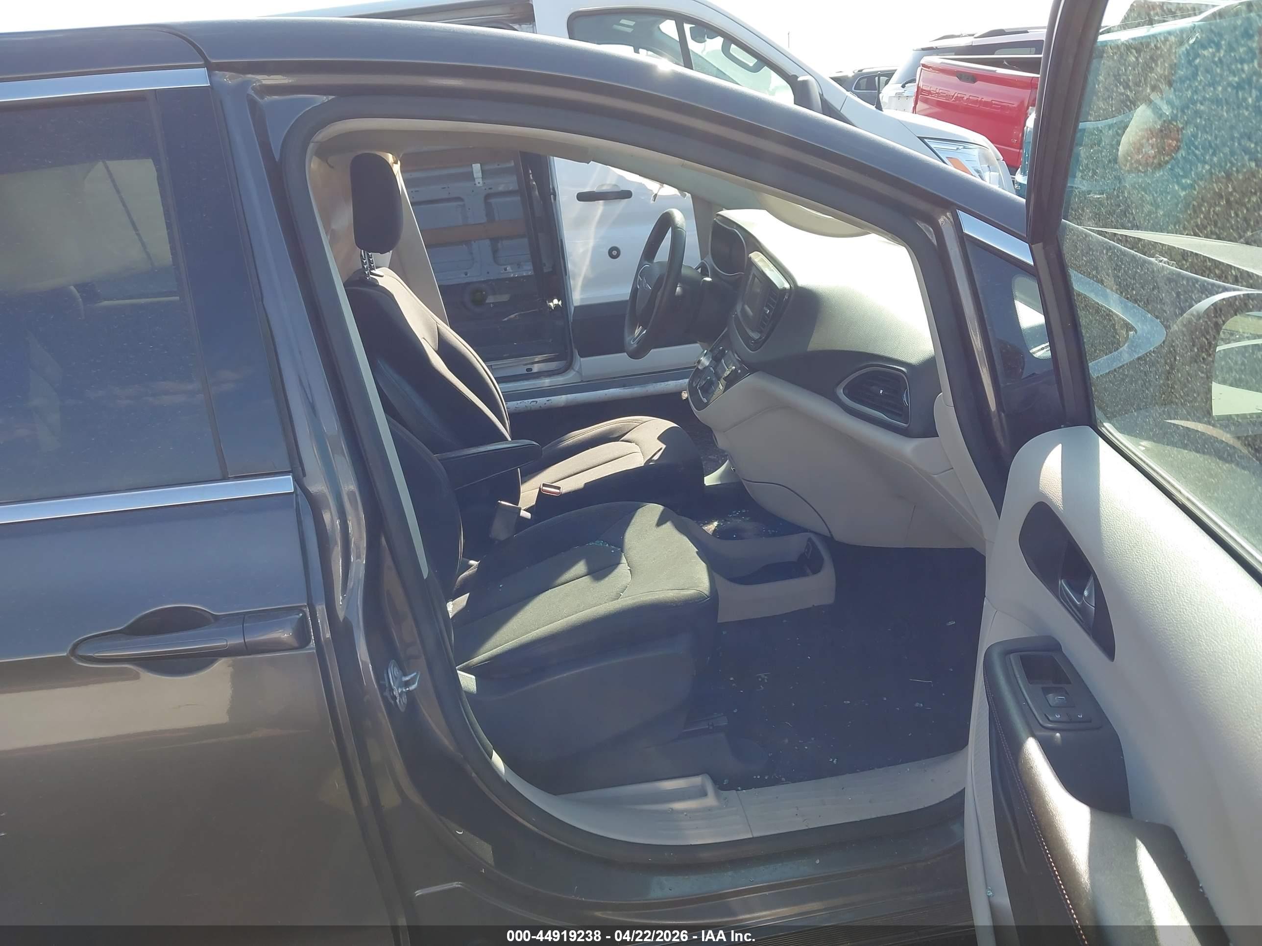 CHRYSLER PACIFICA image 5