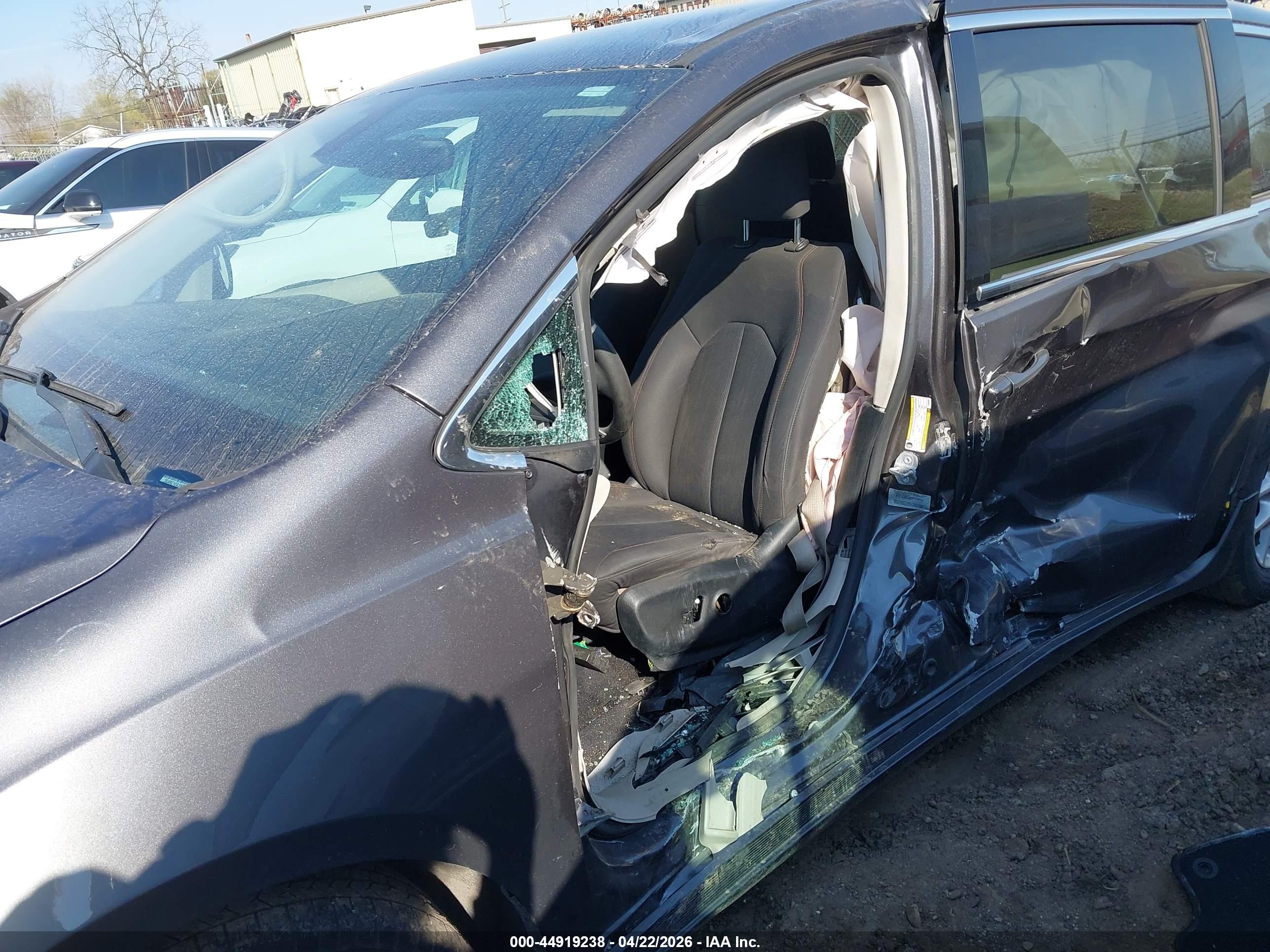 CHRYSLER PACIFICA image 6