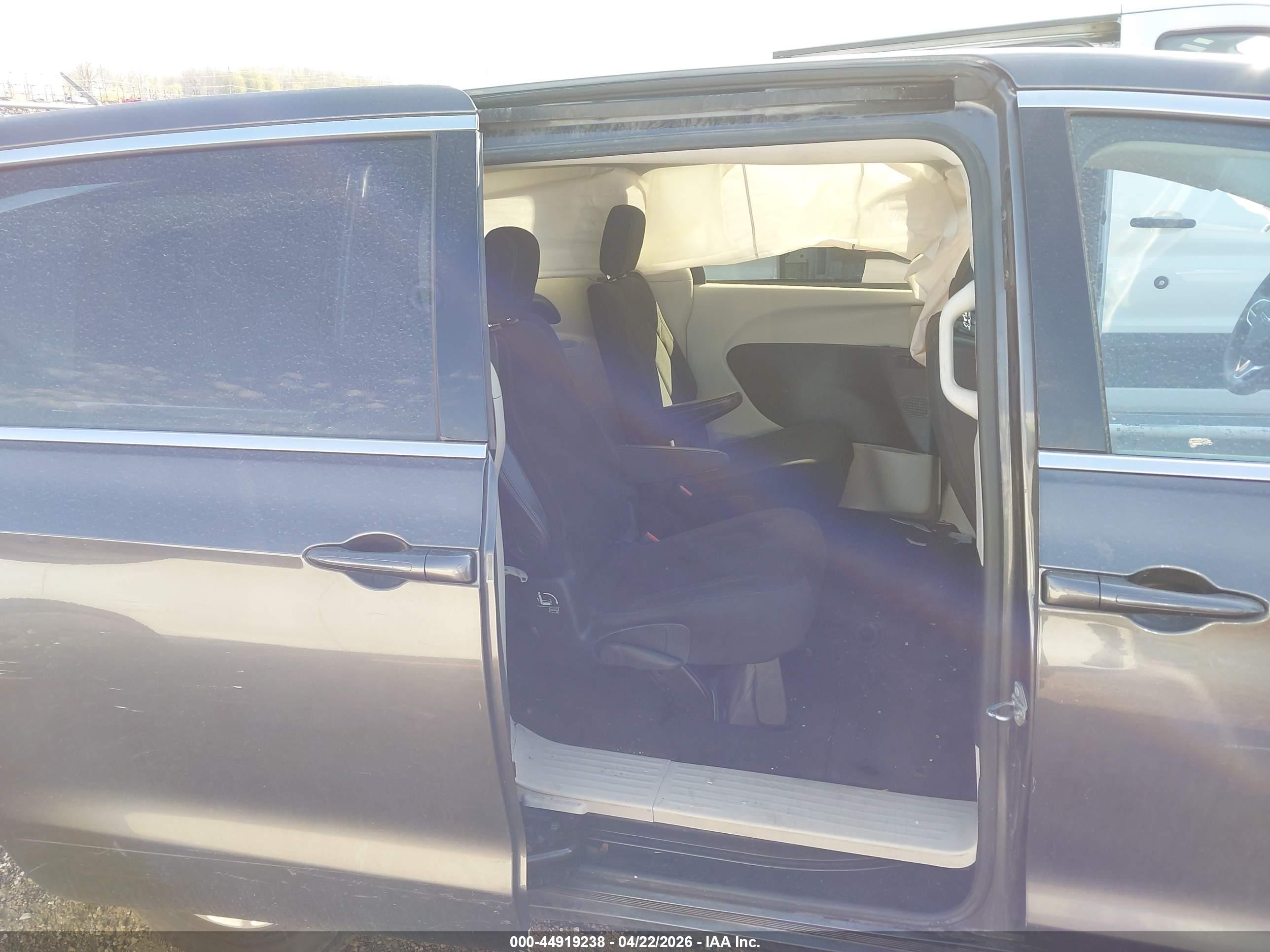 CHRYSLER PACIFICA image 8