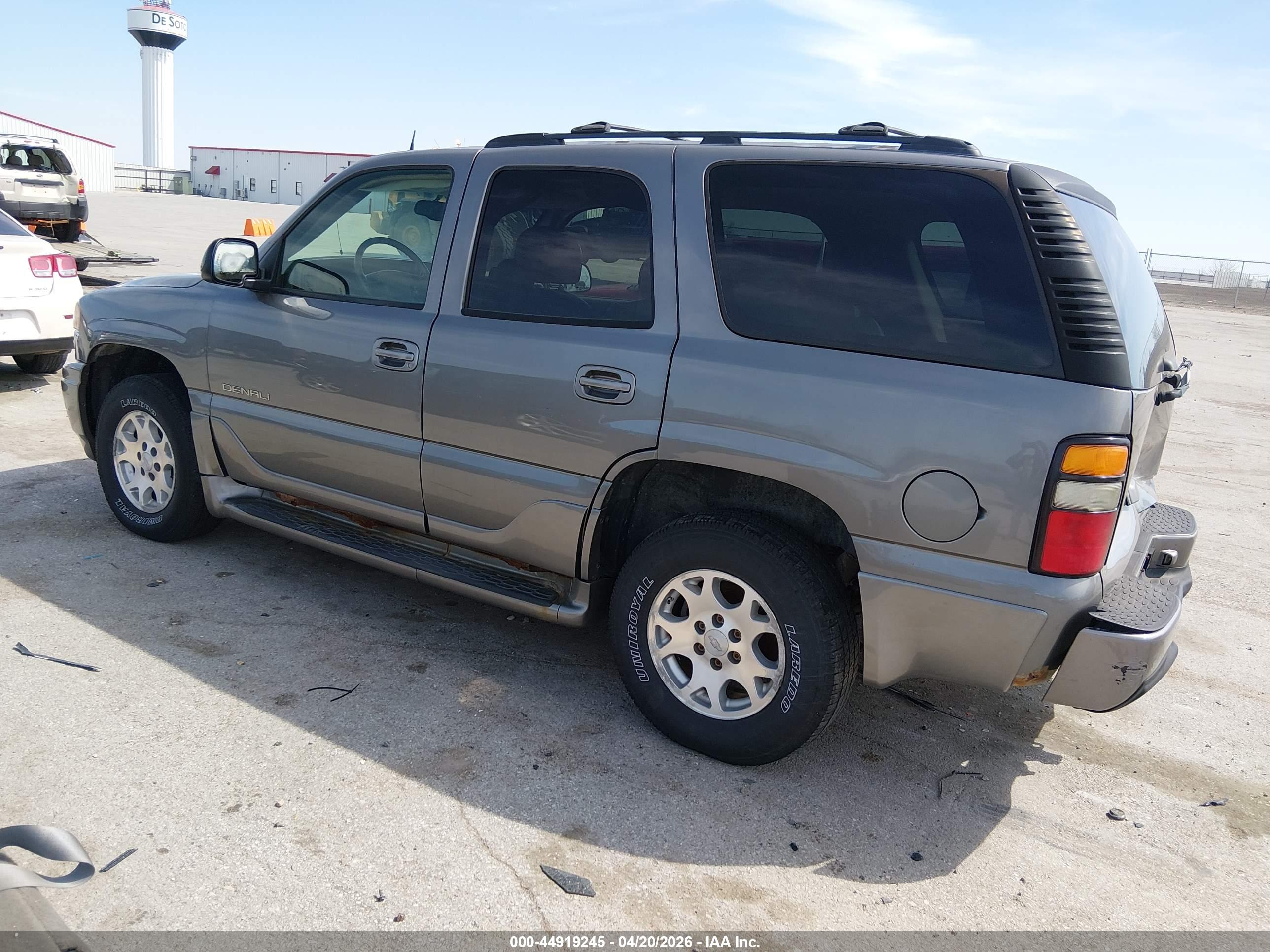 GMC YUKON image 3