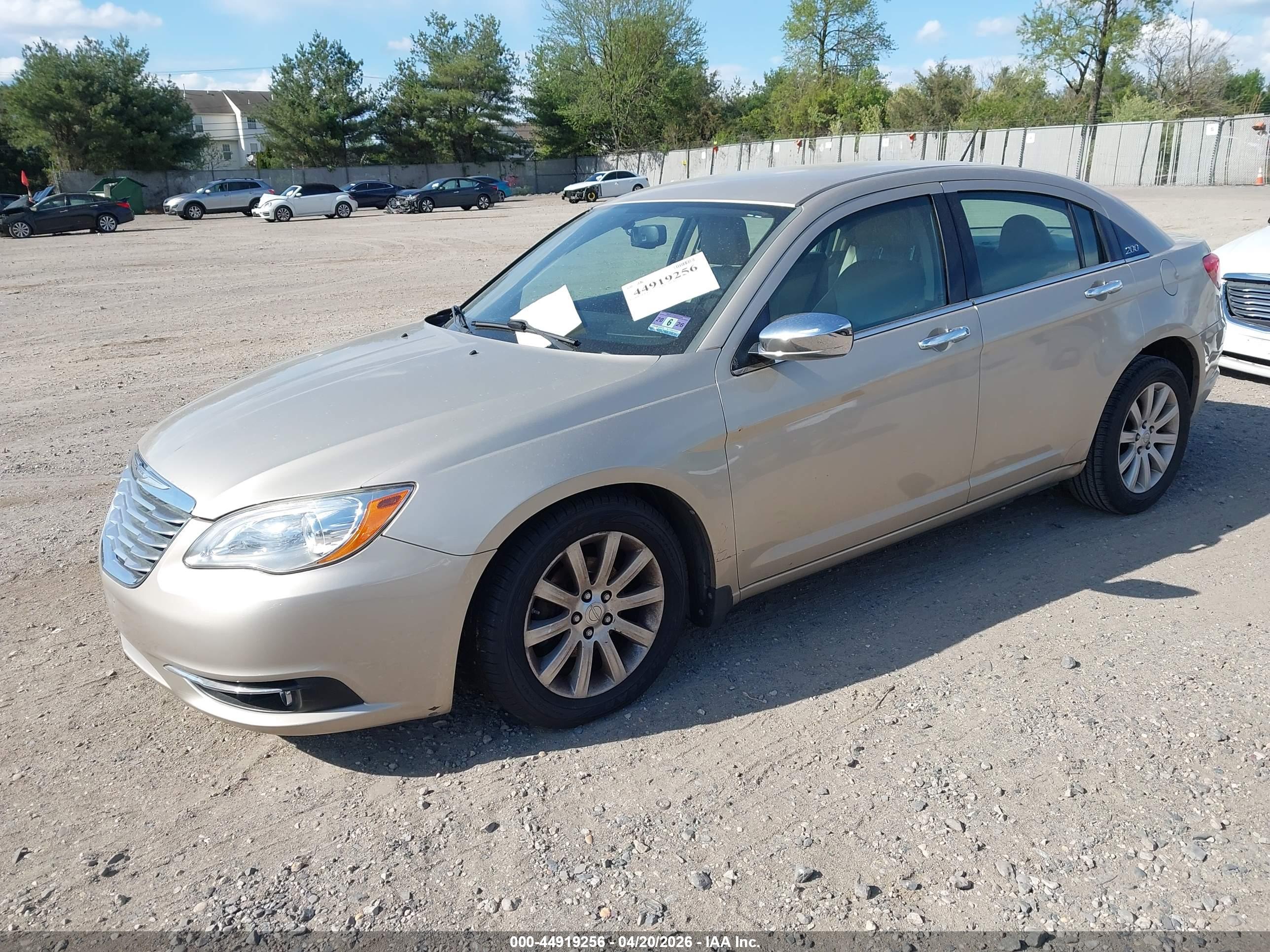 CHRYSLER 200 image 2