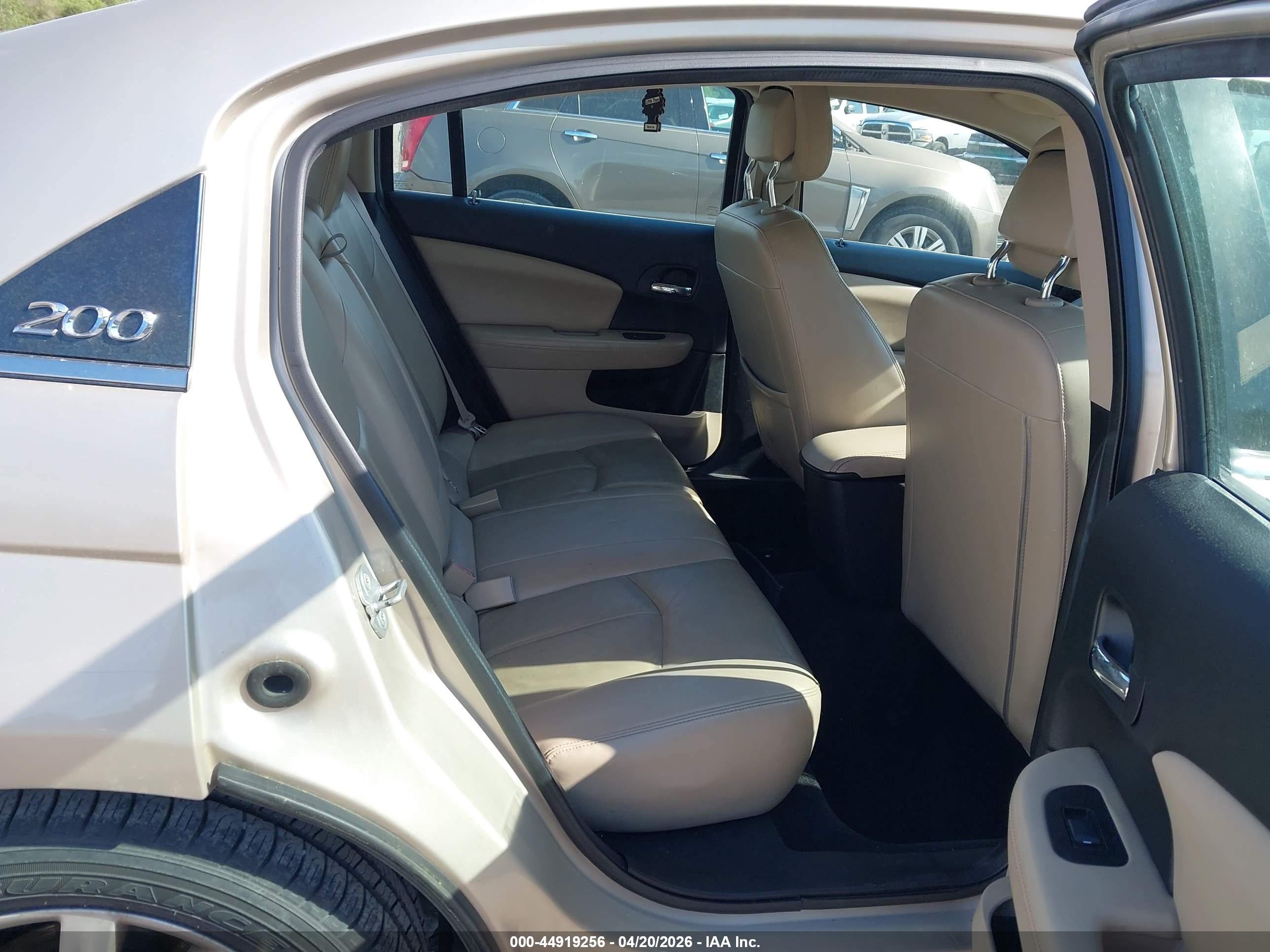 CHRYSLER 200 image 8