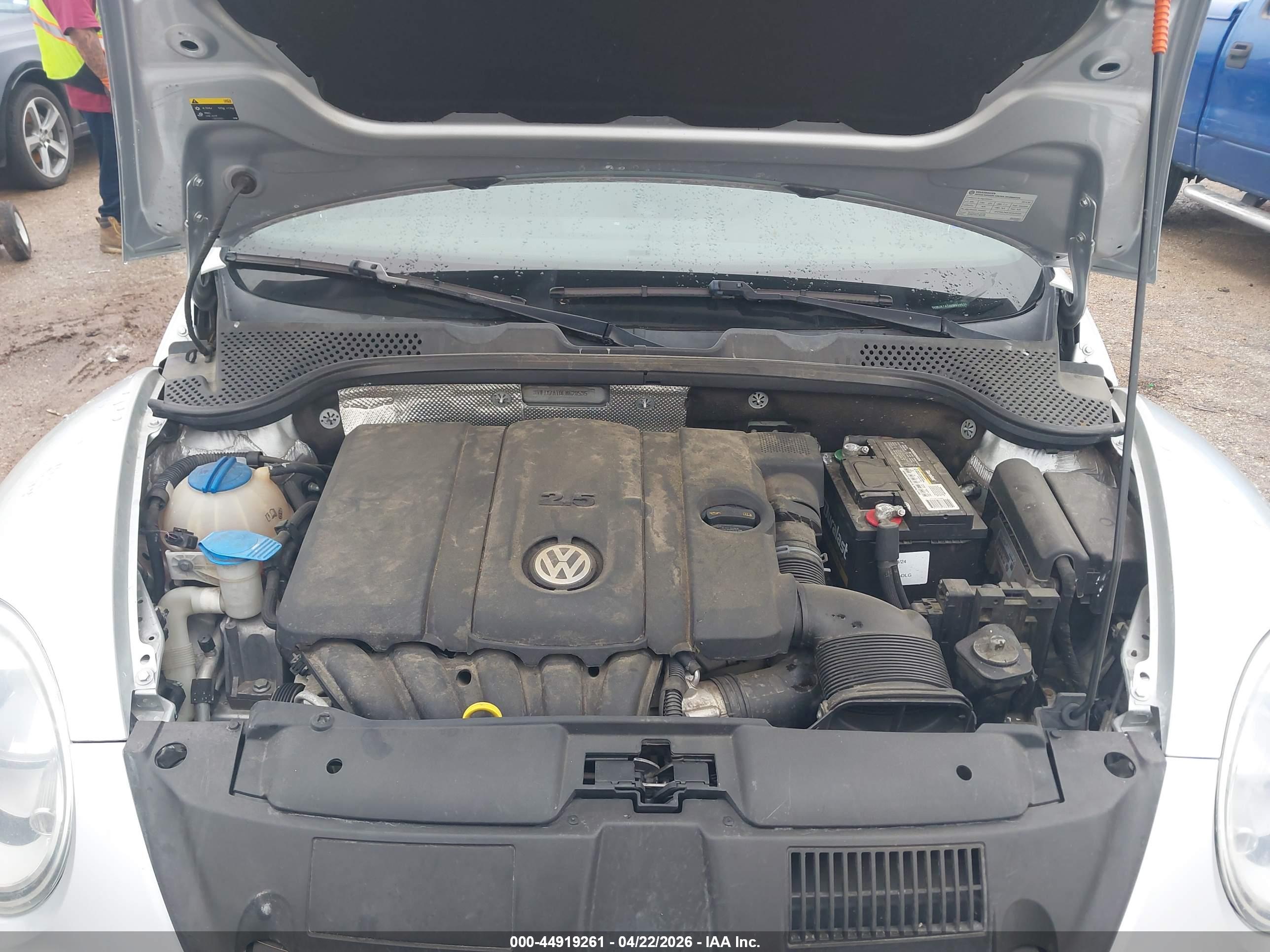 VOLKSWAGEN BEETLE image 10