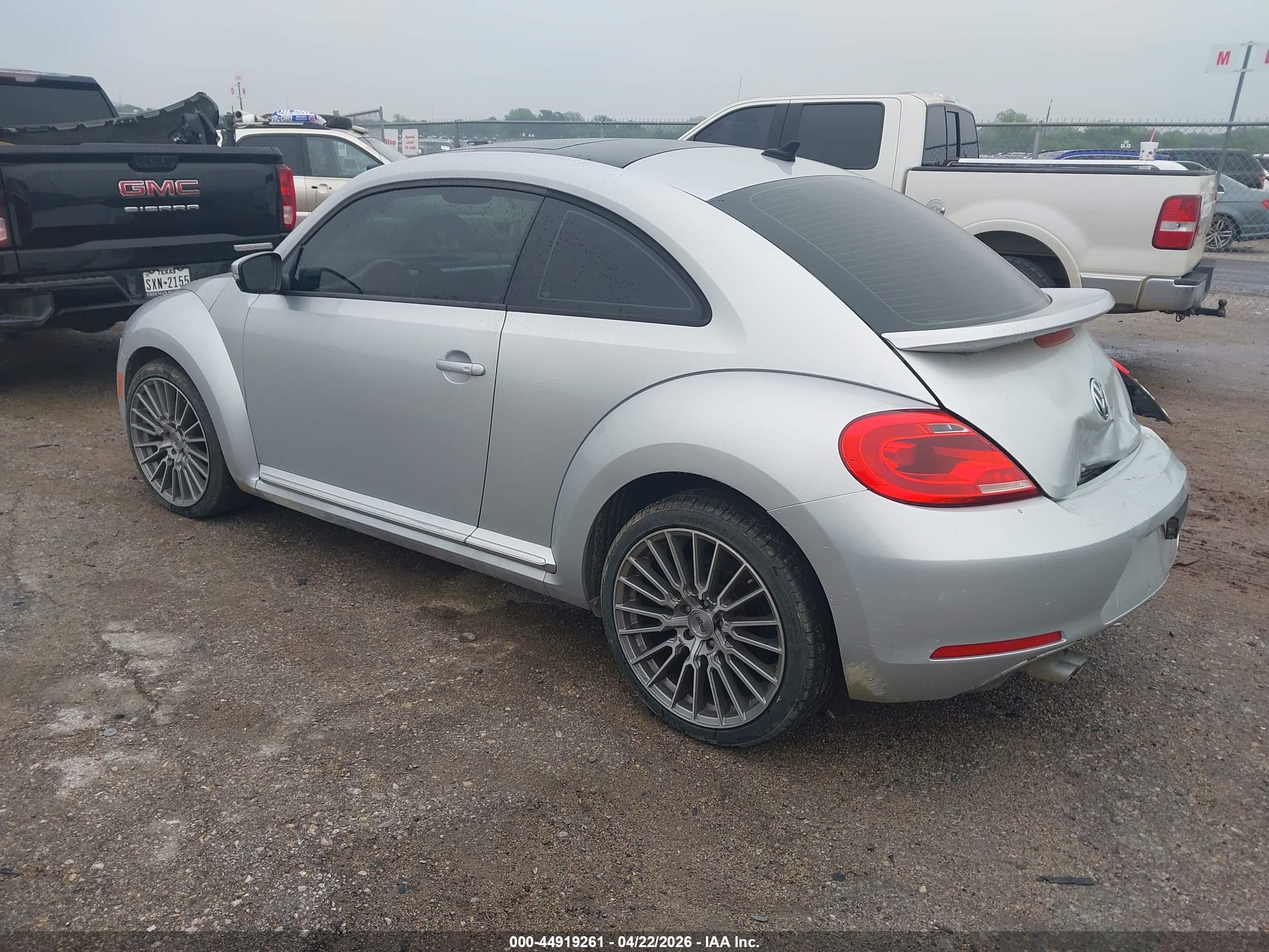 VOLKSWAGEN BEETLE image 3