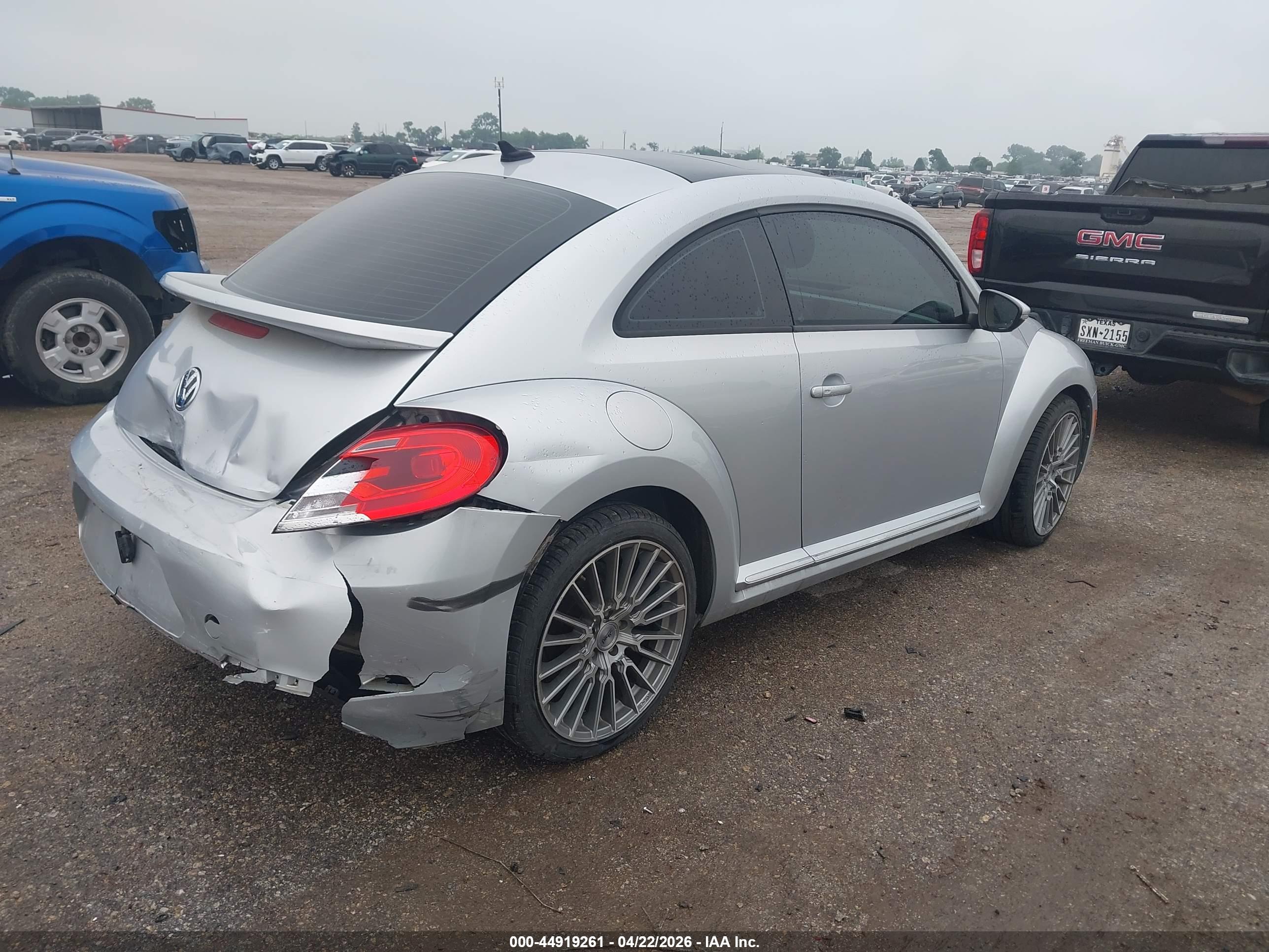 VOLKSWAGEN BEETLE image 4
