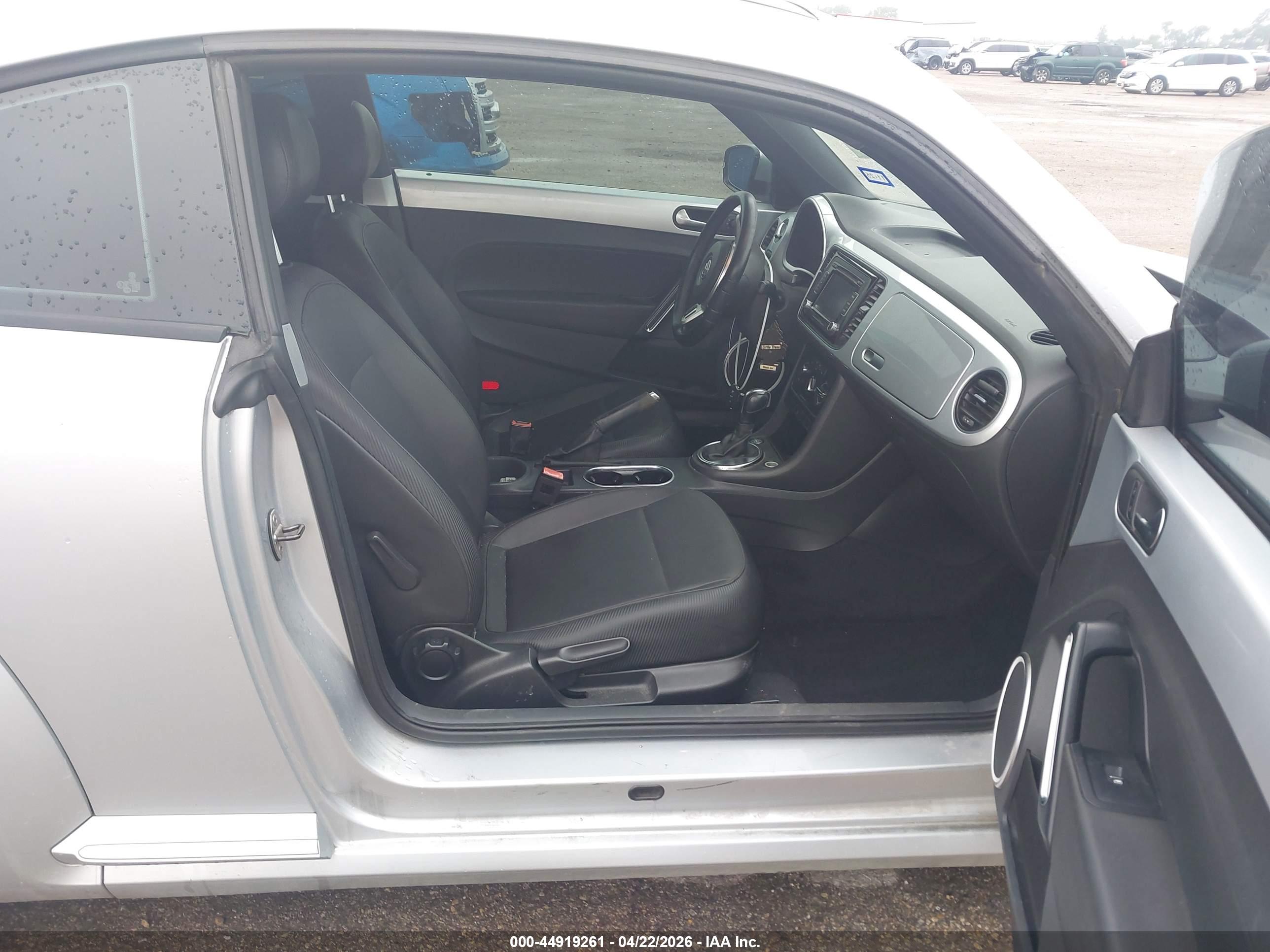 VOLKSWAGEN BEETLE image 5