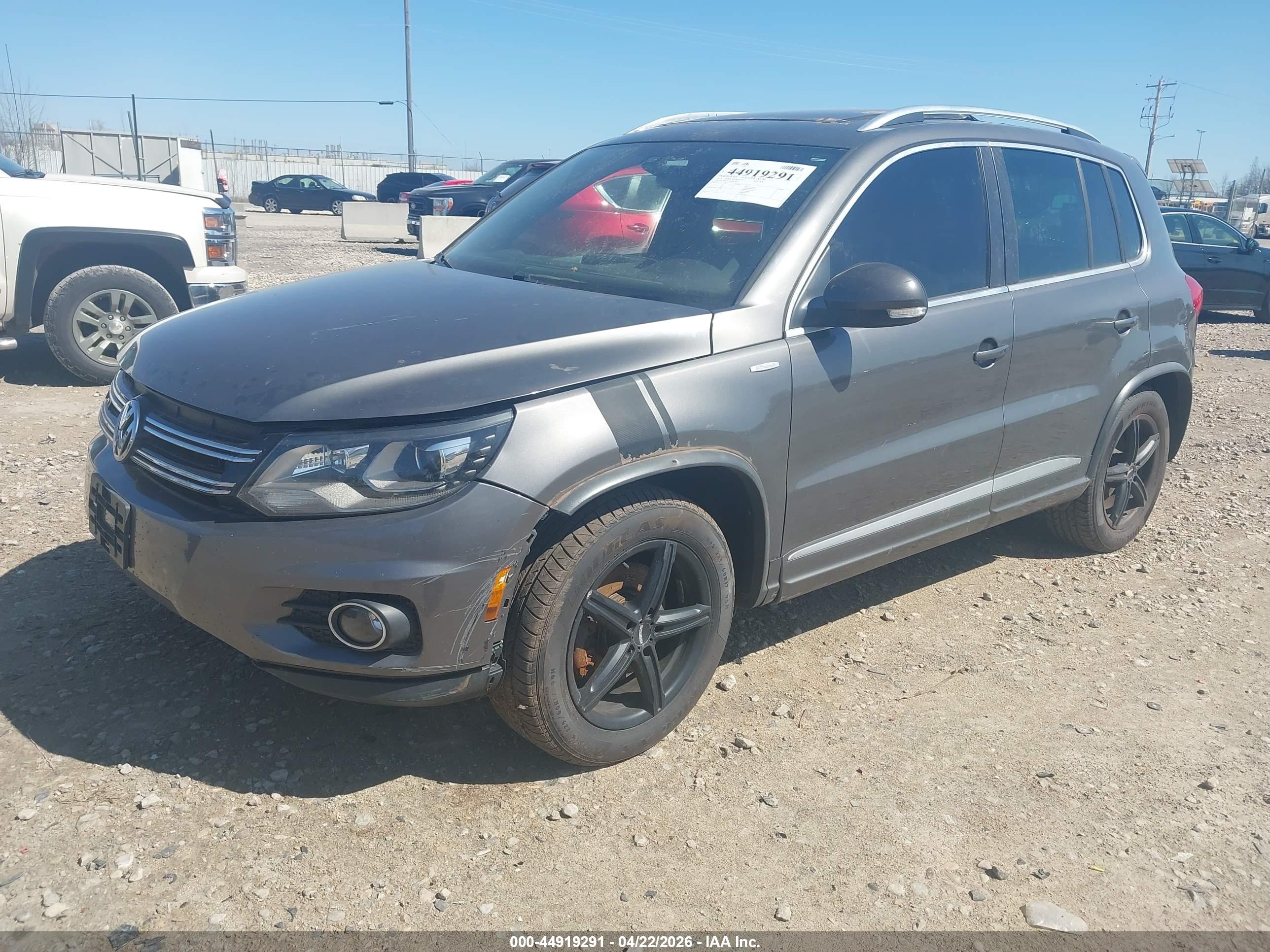 VOLKSWAGEN TIGUAN image 2