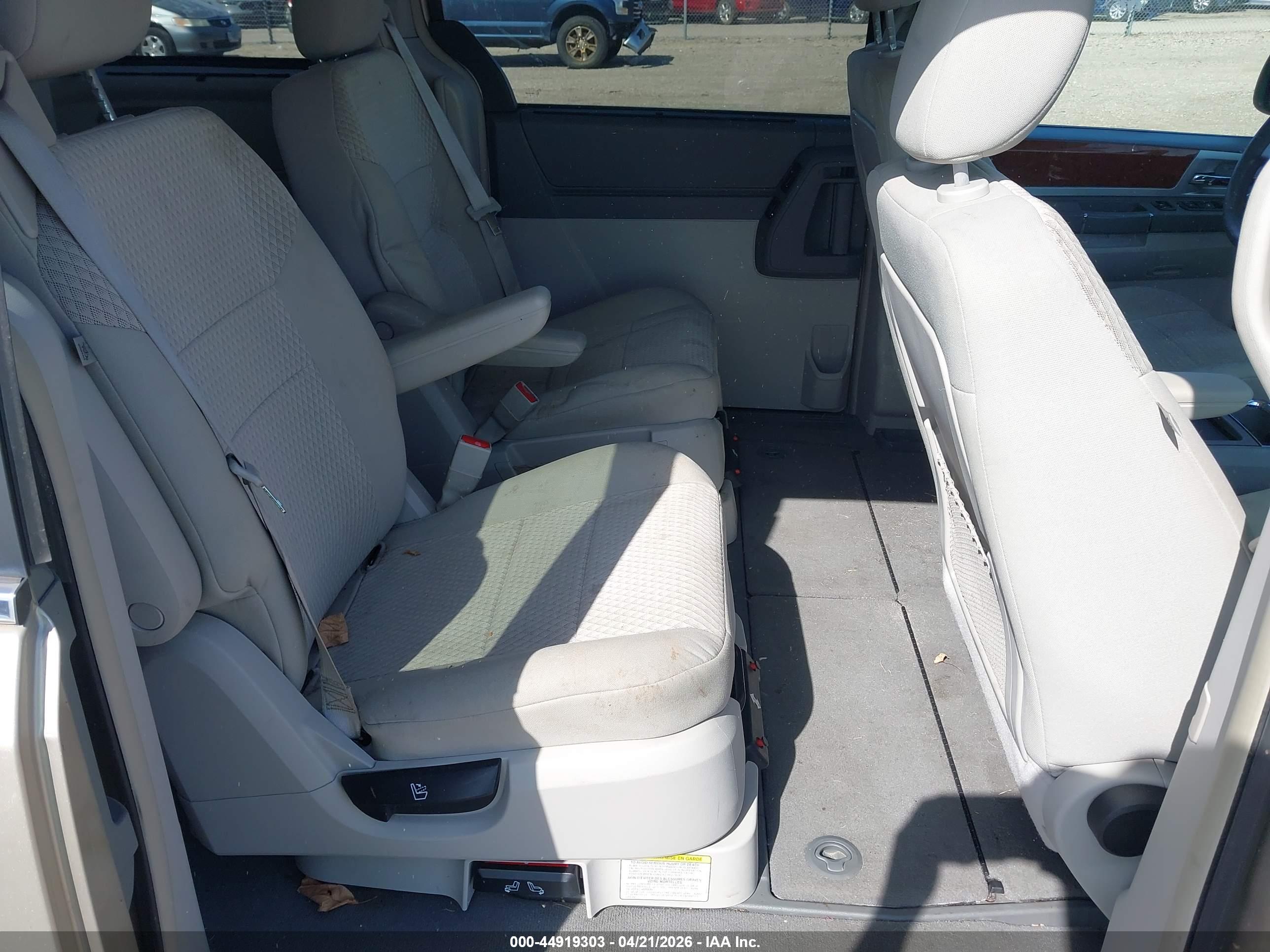 CHRYSLER TOWN image 8